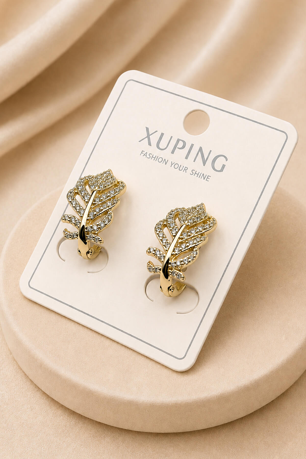 Xuping Yaprak Formlu Taşlı Altın Renk Küpe