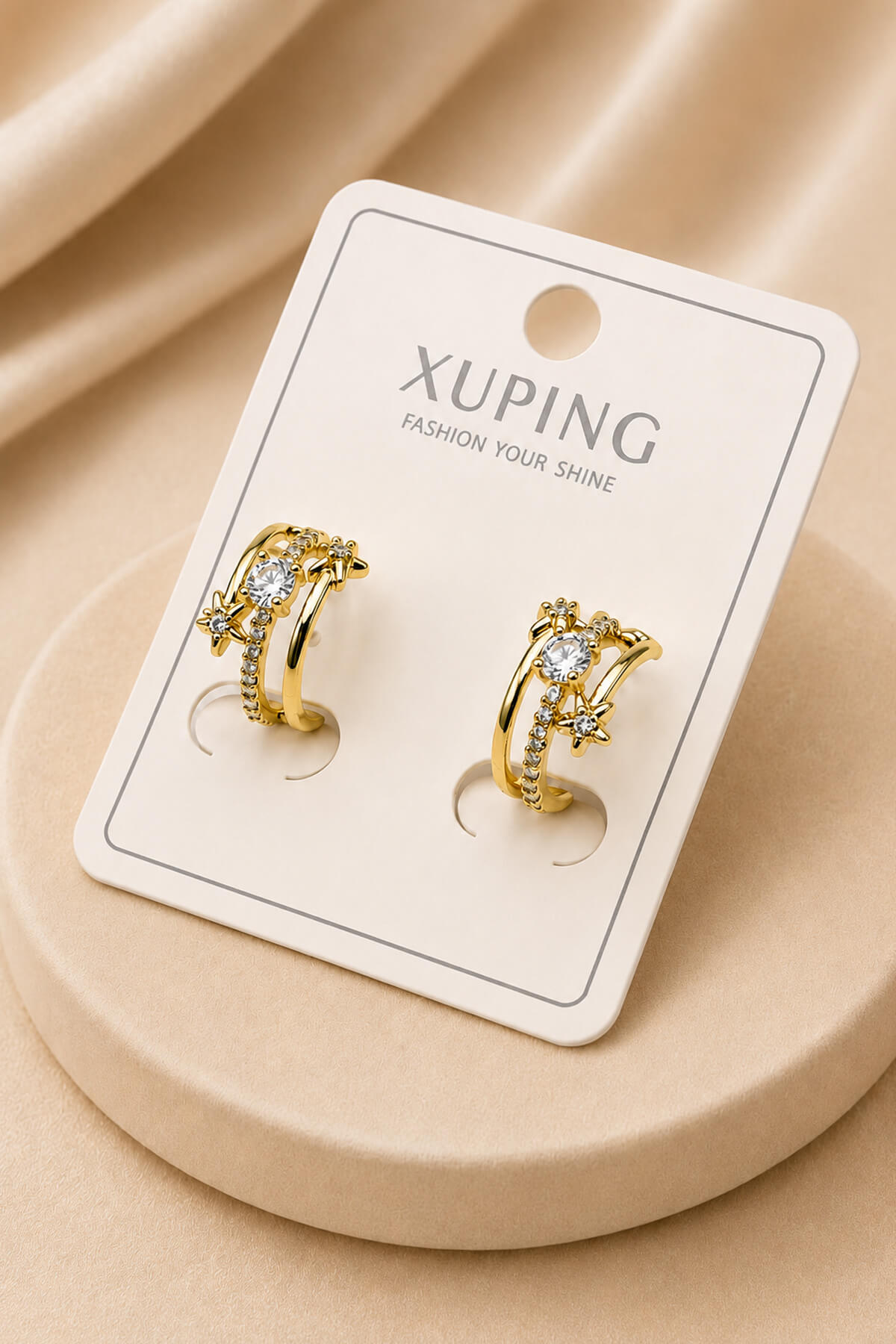 Xuping Yıldız Detaylı Tektaşlı Altın Renk Halka Küpe
