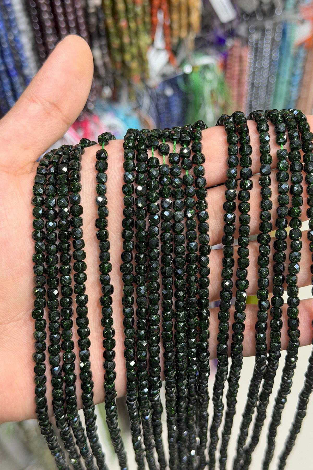 Yıldız Taşı Faset Küp Kesim 4x4mm Doğal Taş Dizi