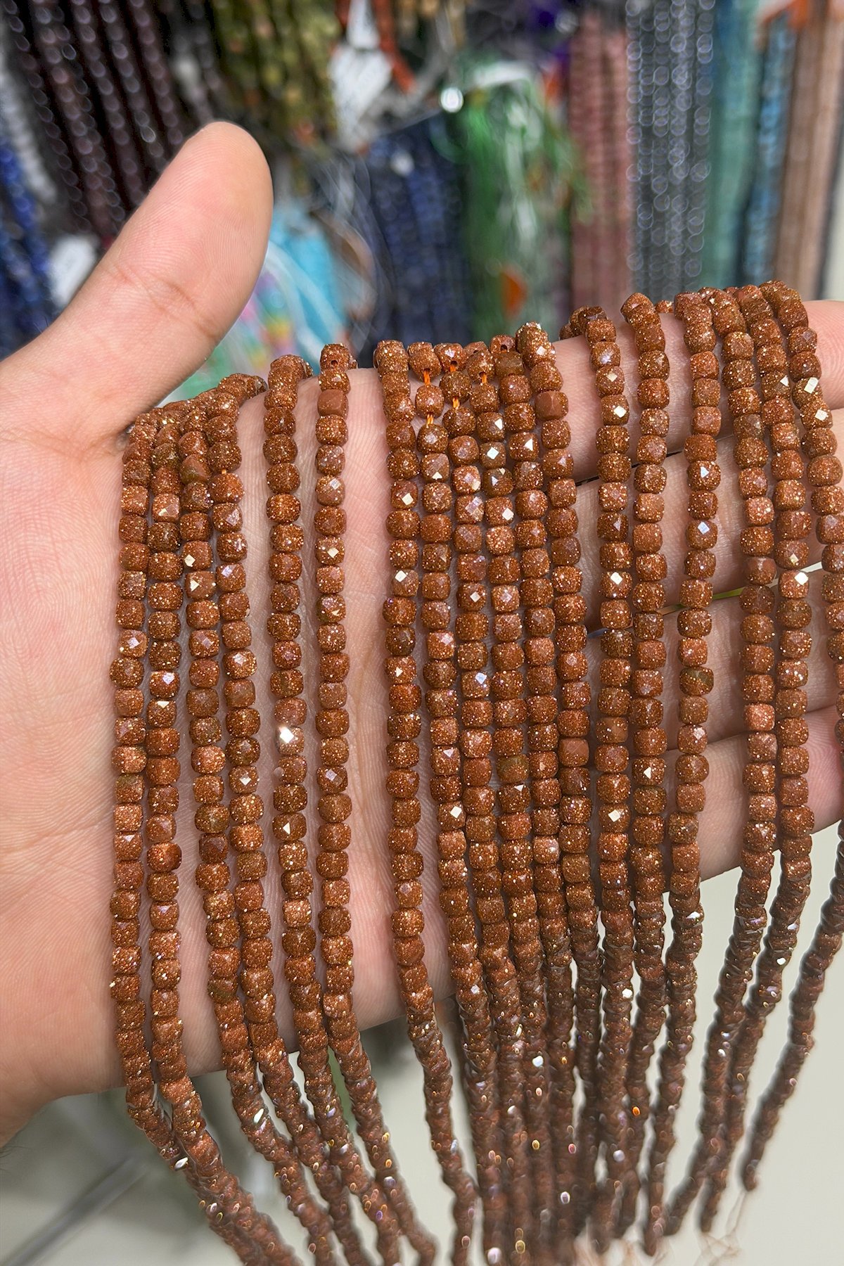 Yıldız Taşı Faset Küp Kesim 4x4mm Doğal Taş Dizi