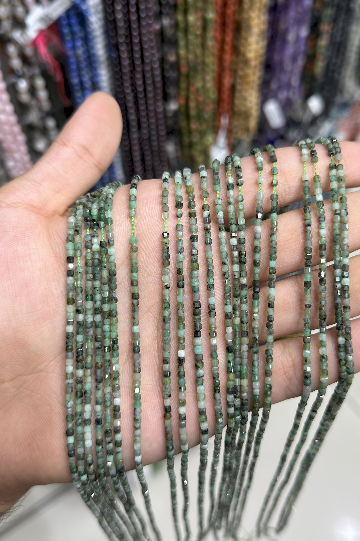 Zümrüt Doğal Taş Faset Küp Kesim 2.5mm Dizi