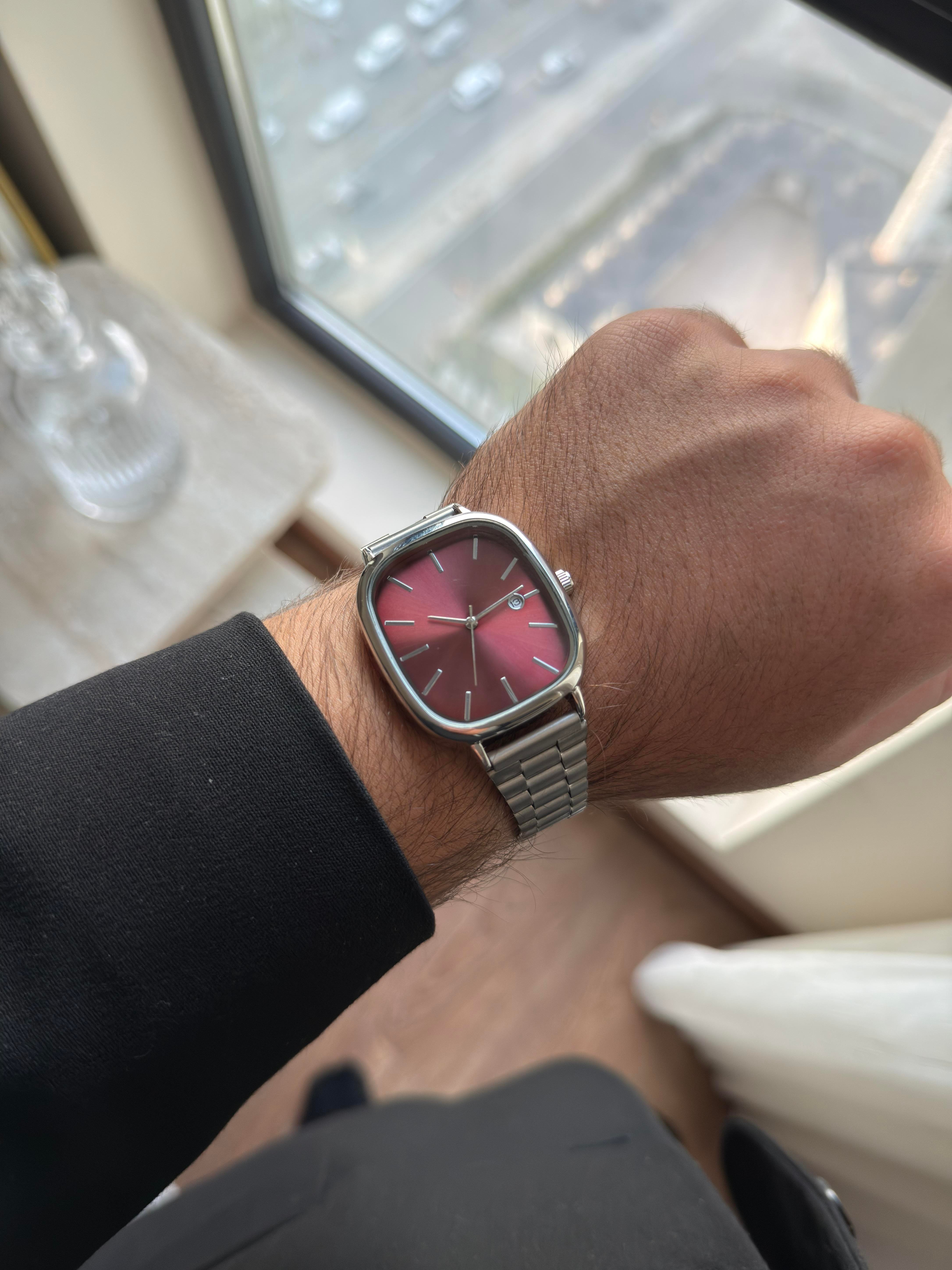 Casian Trend Model Takvimli Erkek Kol Saati Gümüş Renk (Bordo Kadran)