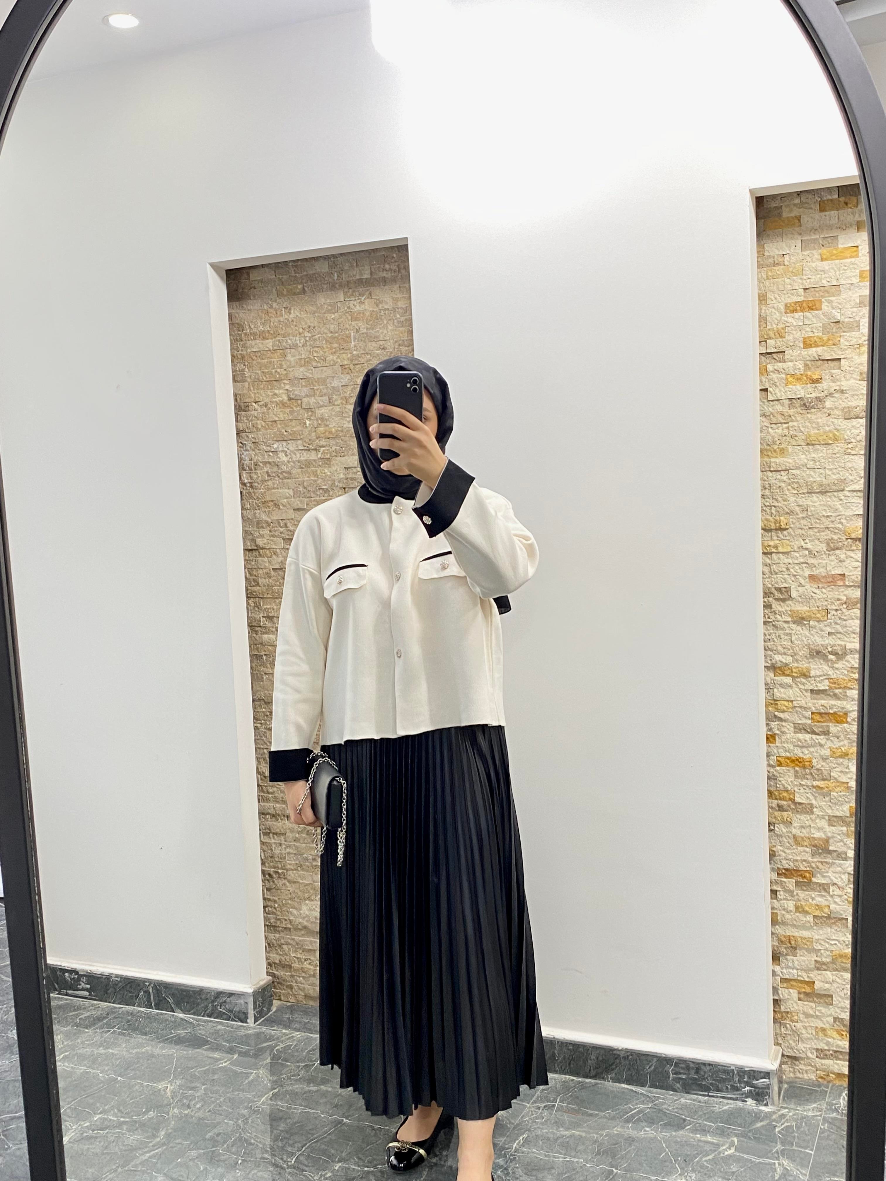 Taş Düğme Detaylı Hırka Beyaz