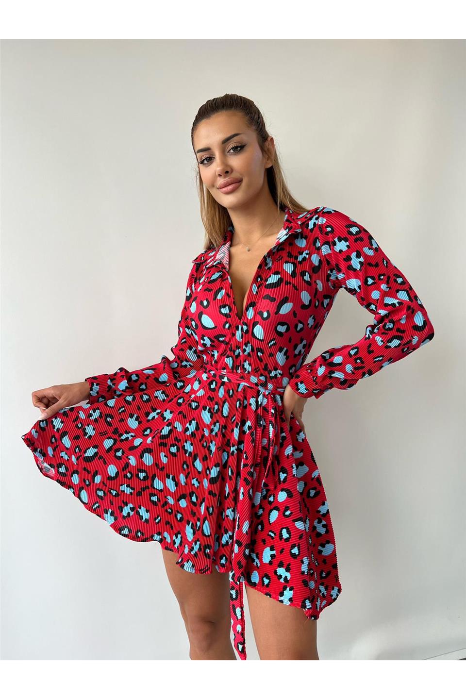 Kırmızı Piliseli Elbise