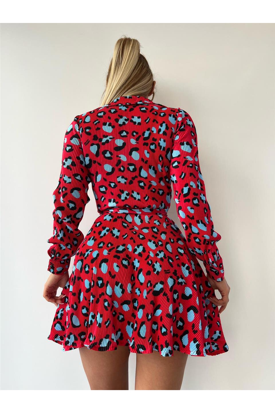 Kırmızı Piliseli Elbise