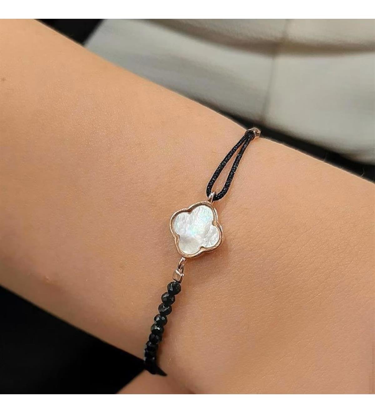 Gümüş Oniks ve Sedef Taşlı İpli Yonca Bileklik
