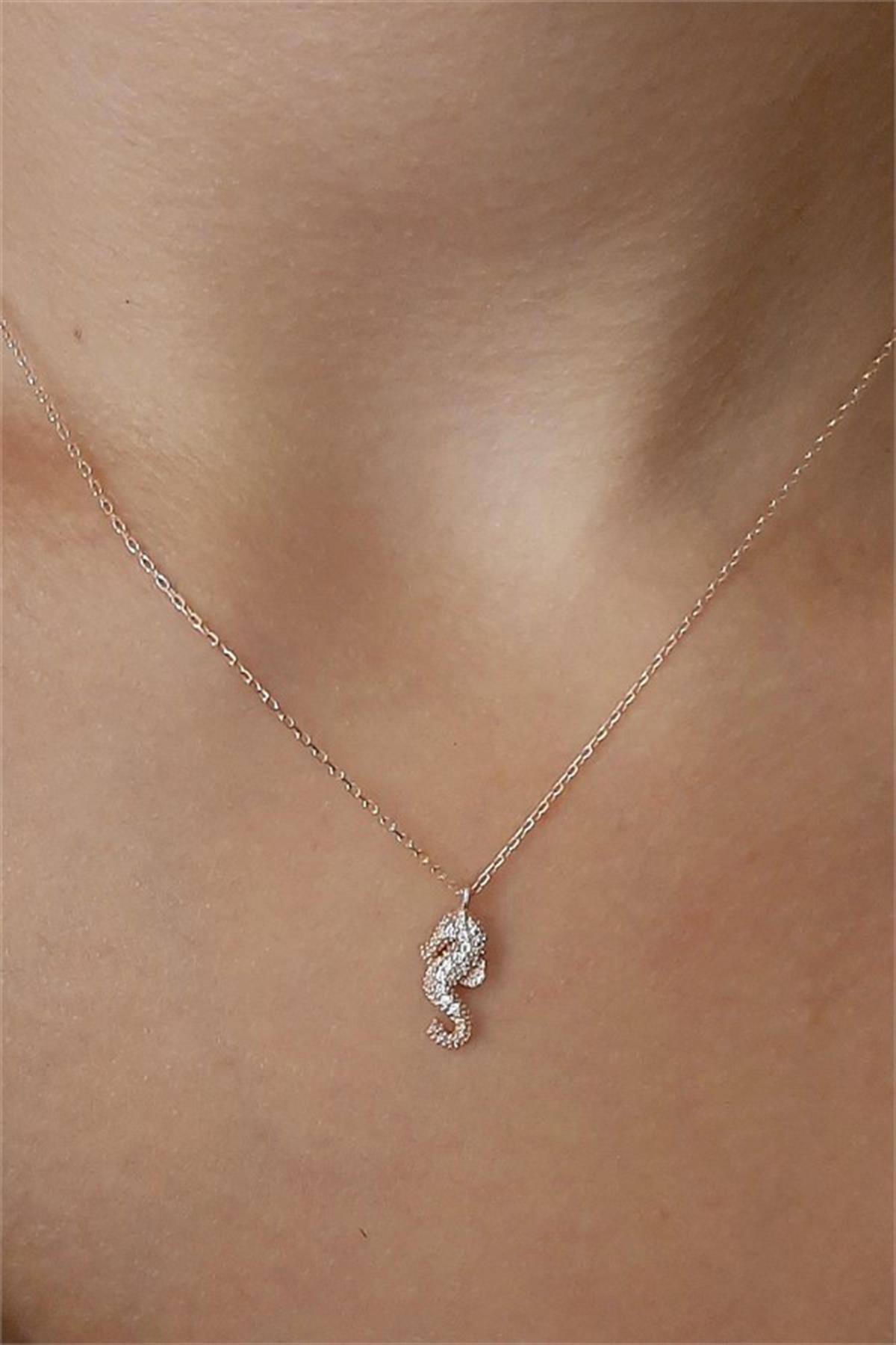 Zirkon Taşlı Gümüş Deniz Atı Kolye