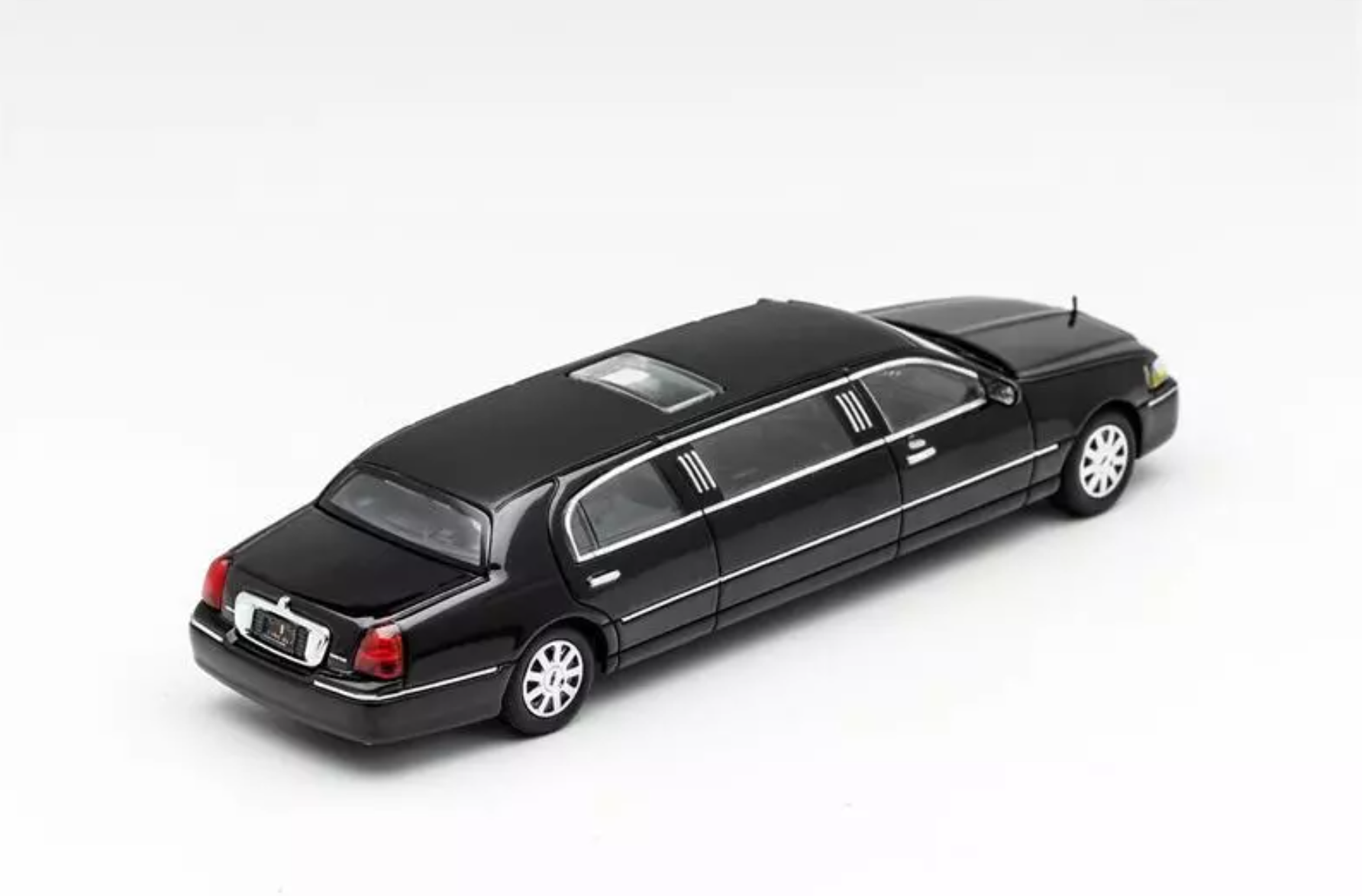 GCD 2003 Town Car Limousine black