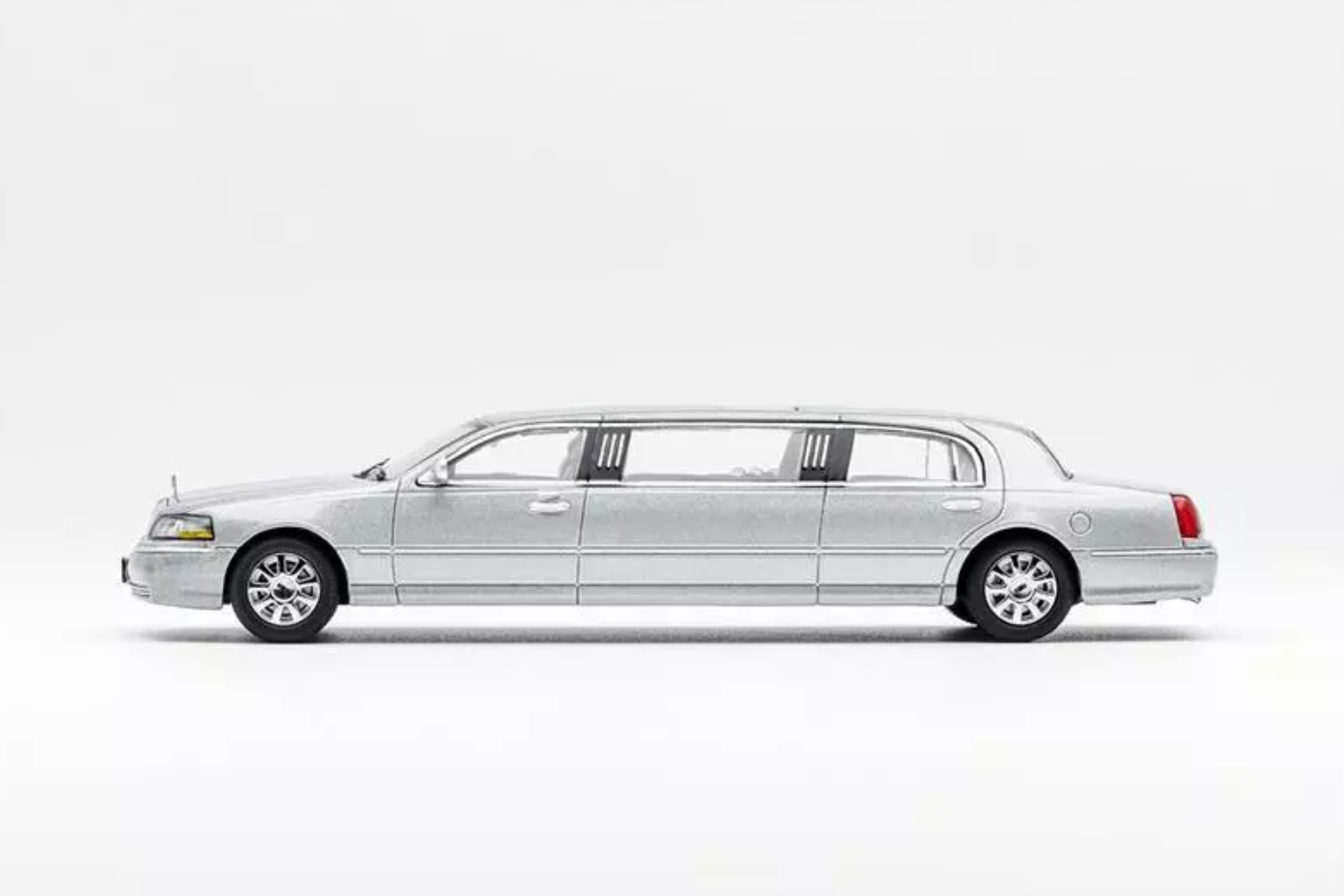 GCD 2003 Town Car Limousine silver