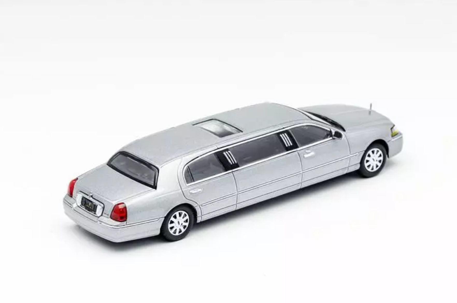 GCD 2003 Town Car Limousine silver