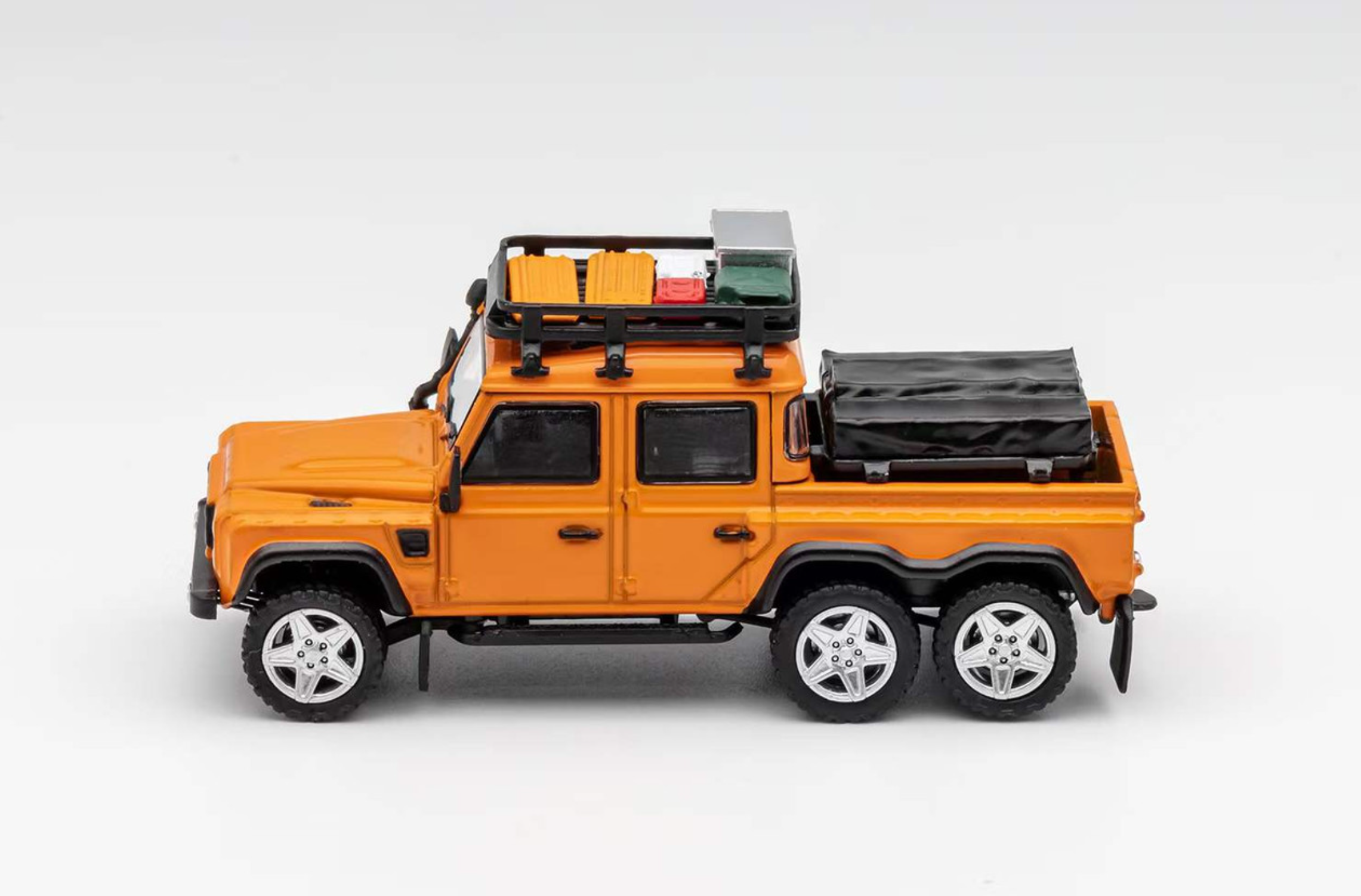 GCD Land Rover Defender 6x6 camping