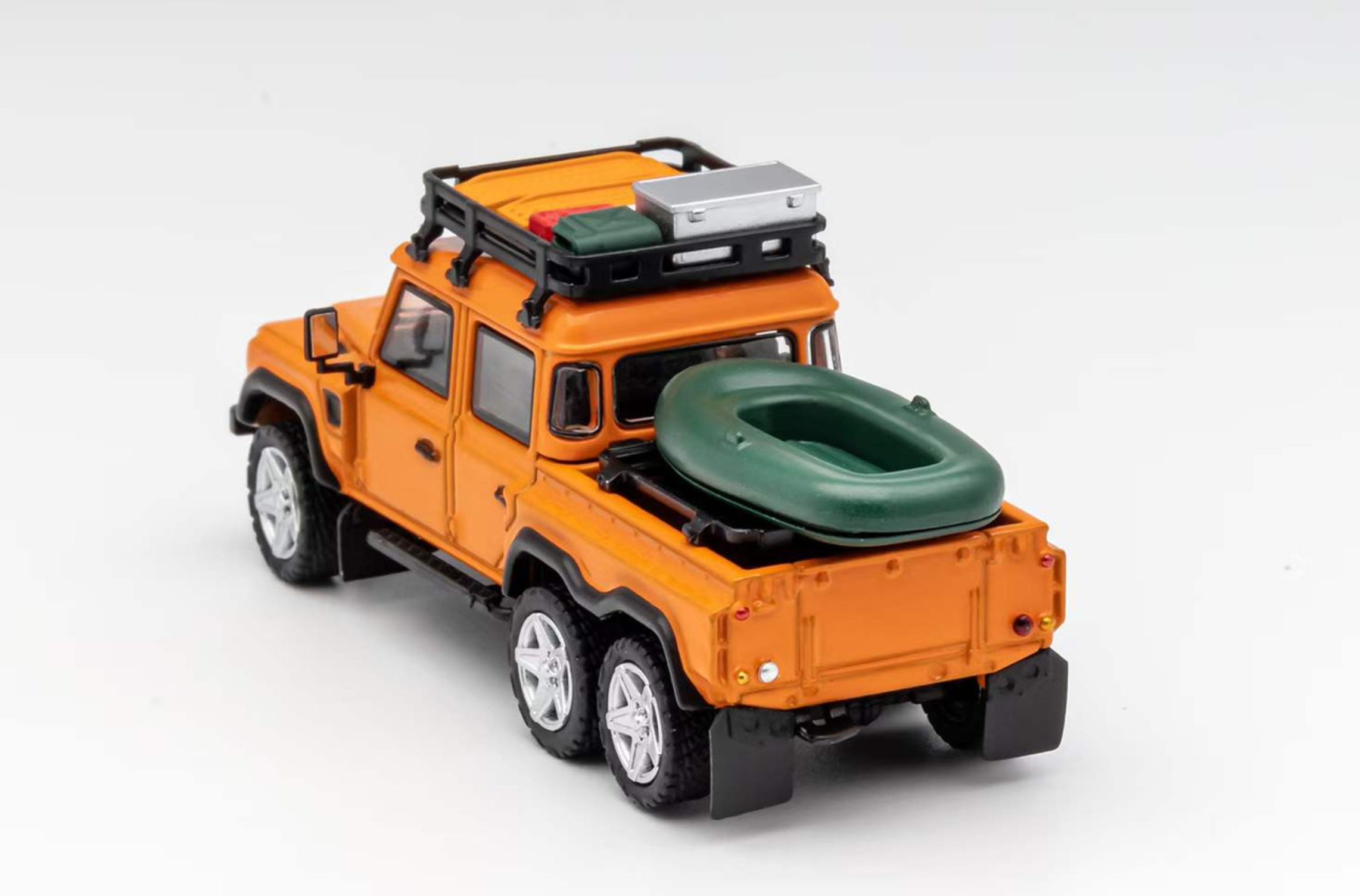 GCD Land Rover Defender 6x6 camping