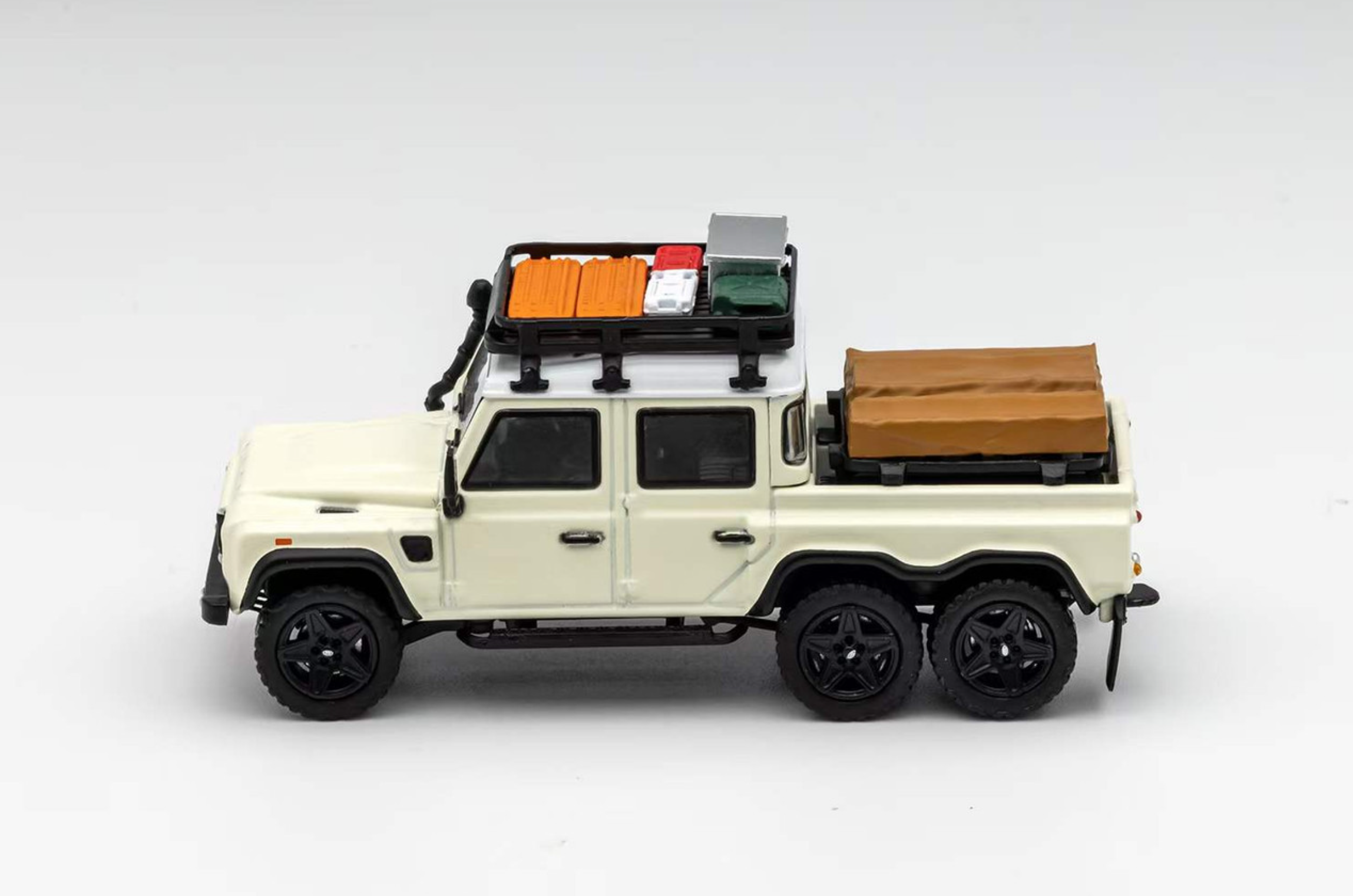 GCD Land Rover Defender 6x6 camping white