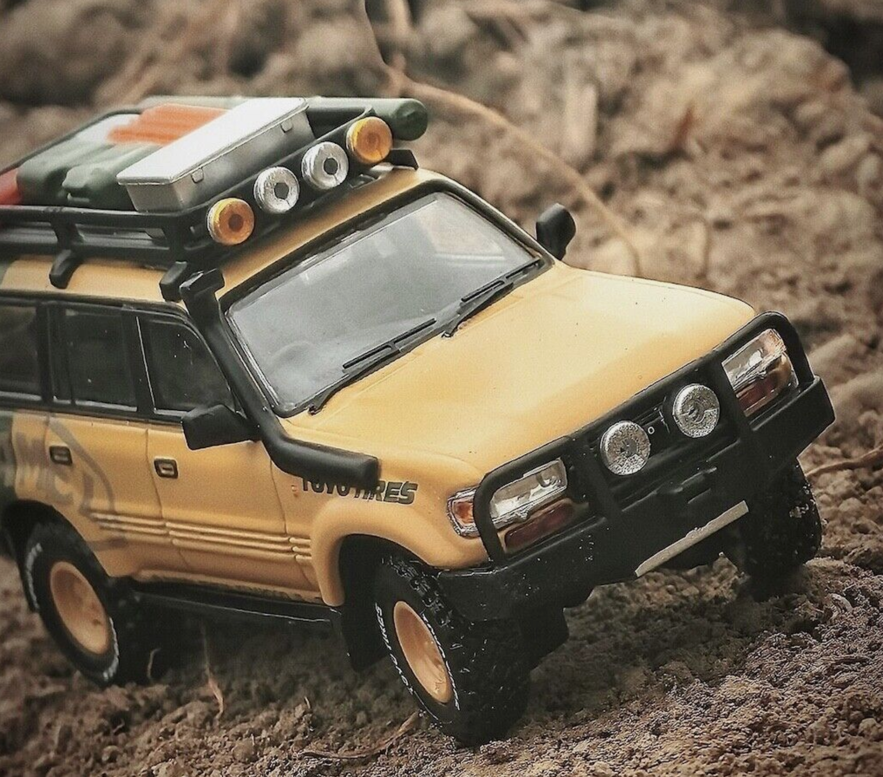 GCD Toyota Land Cruiser 80 Camel