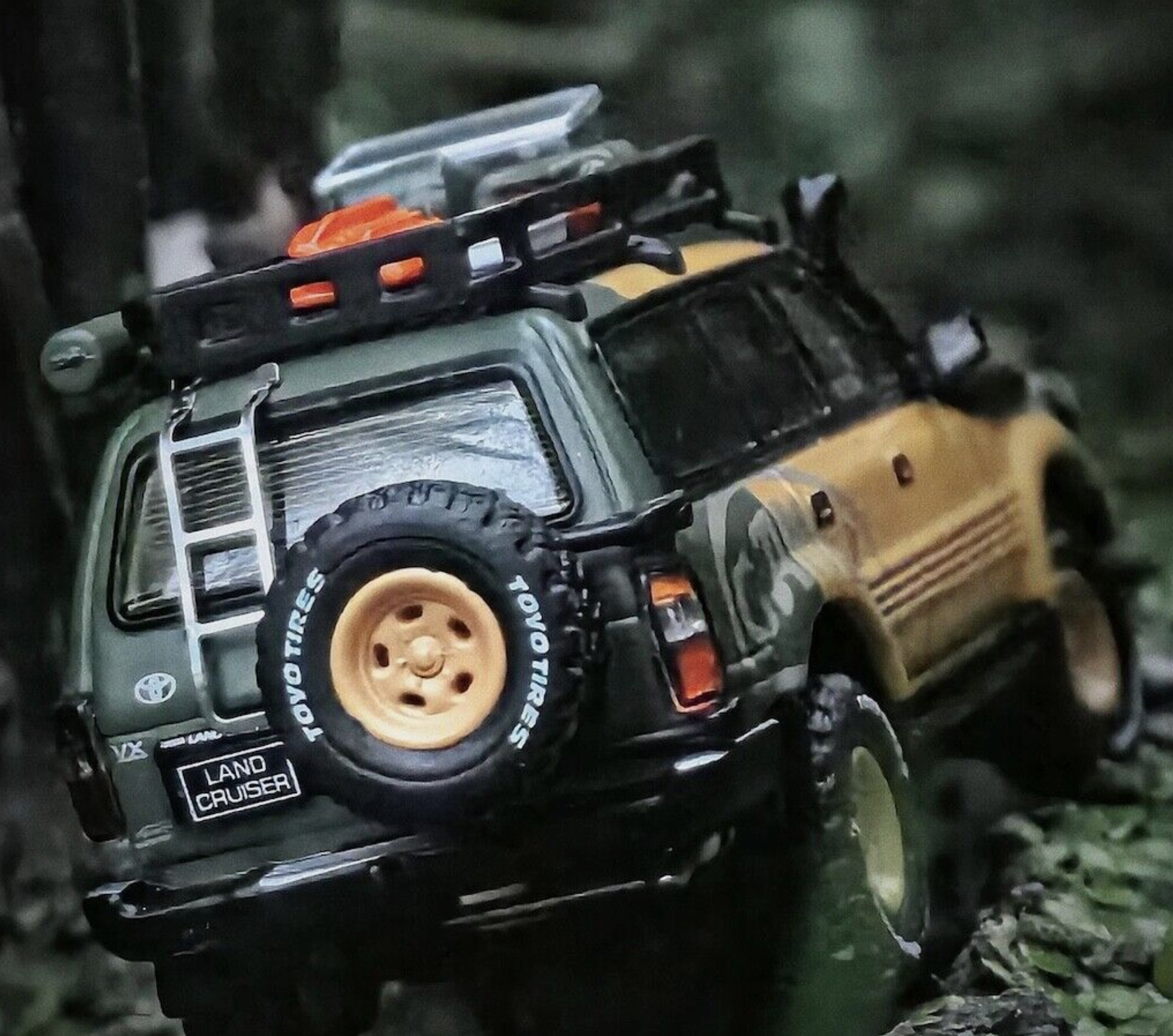 GCD Toyota Land Cruiser 80 Camel