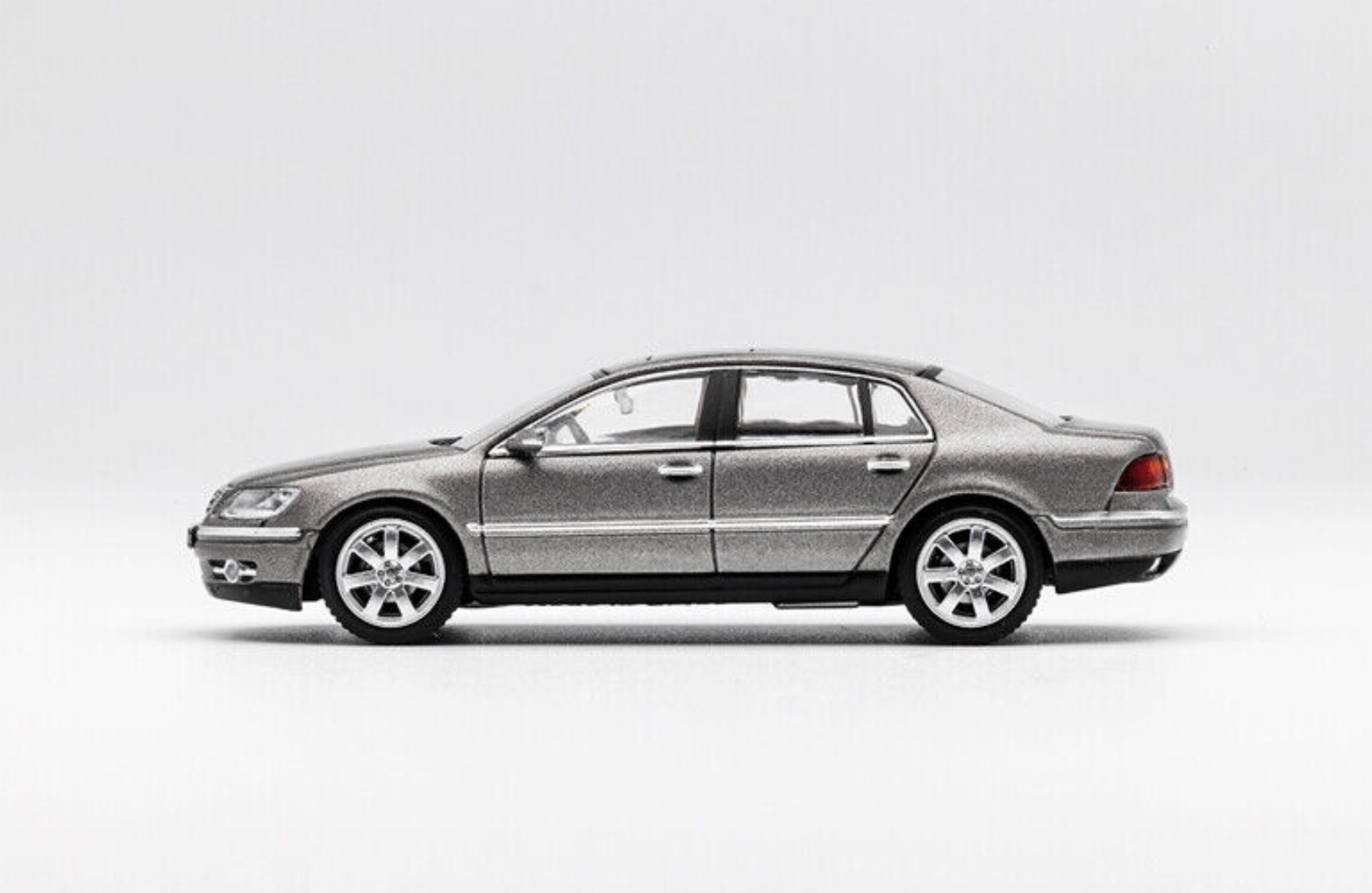 GCD Volkswagen Phaeton Typ 3D silver