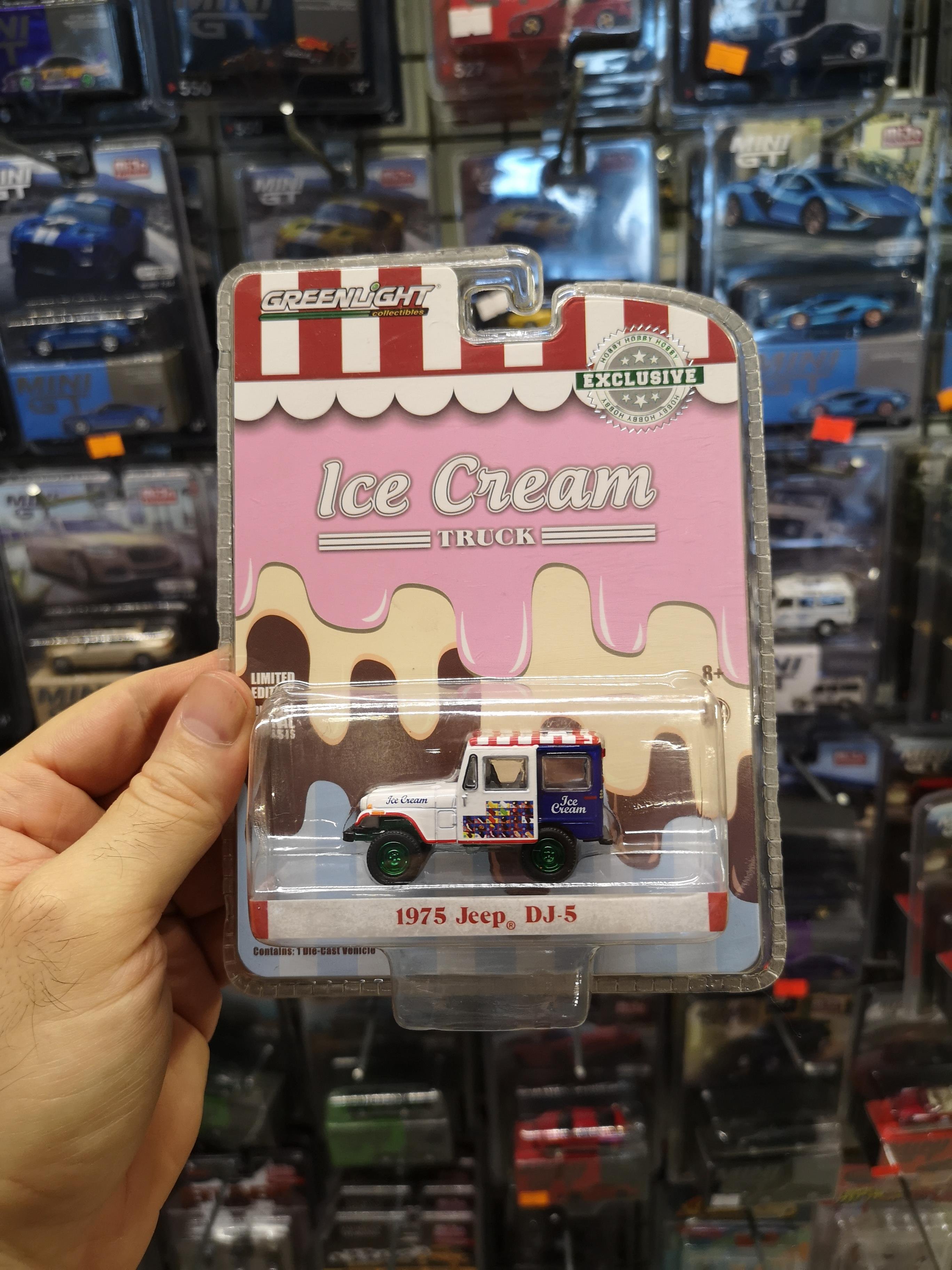 Greenlight 1:64 1975 Jeep DJ-5 ice cream Chase