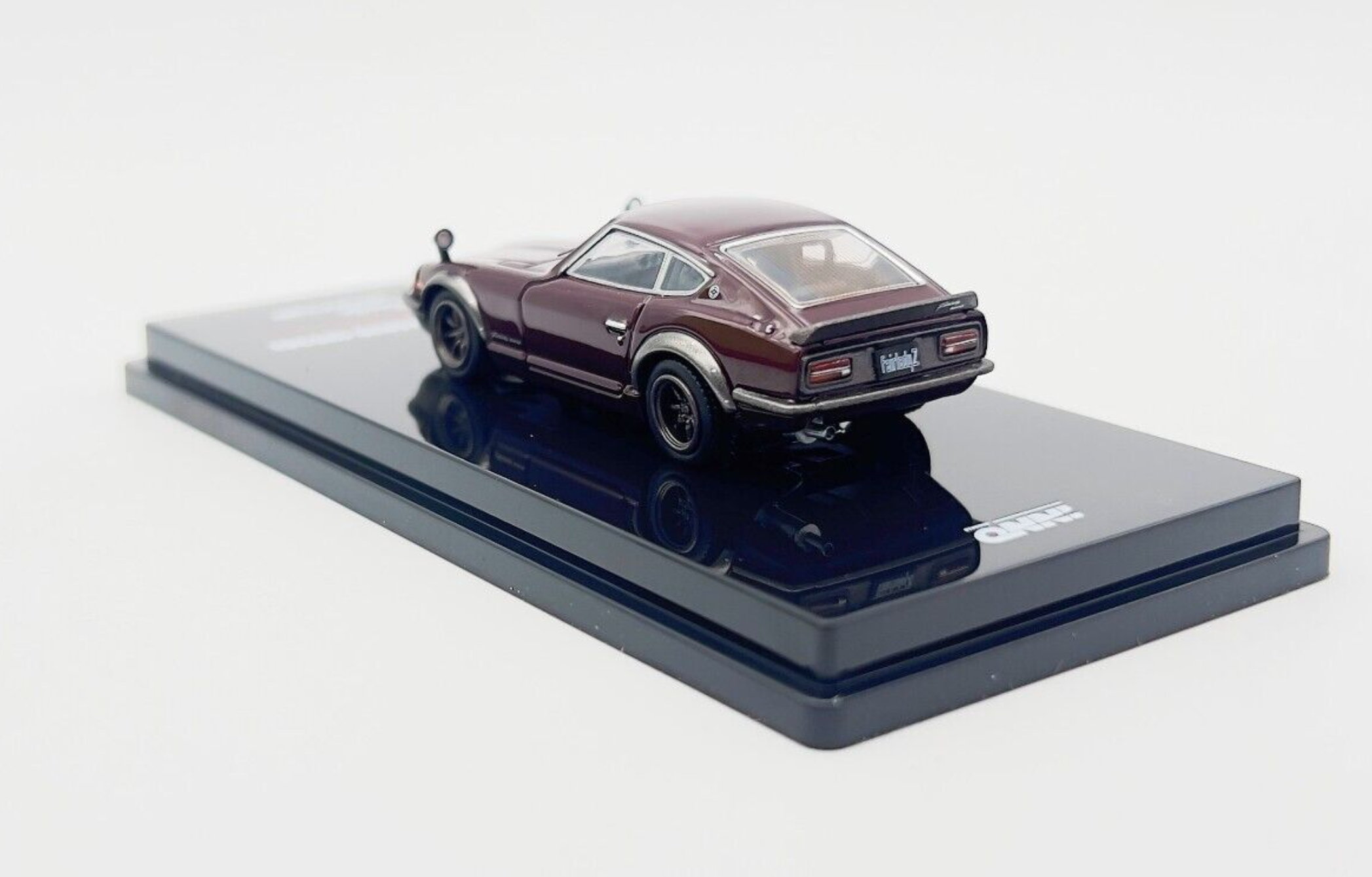 İNNO64 Nissan Fairlady 240ZG HS30 Maroon
