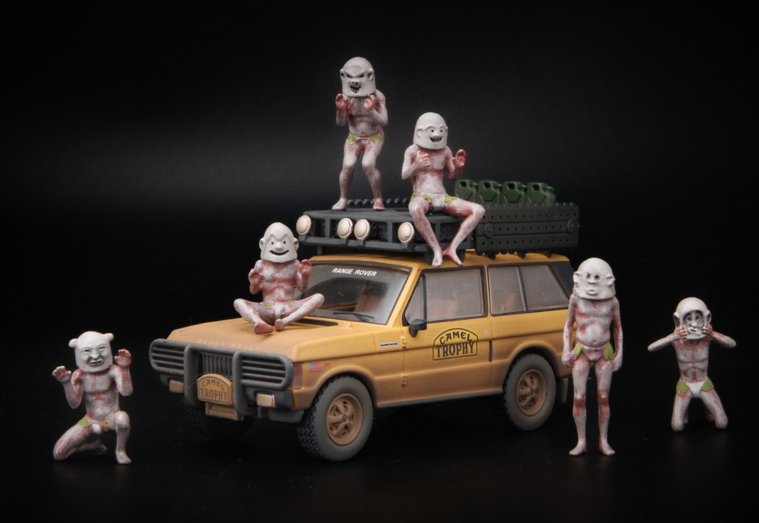 Mini GT Range Rover 1982 Camel Trophy Papua New Guinea Set