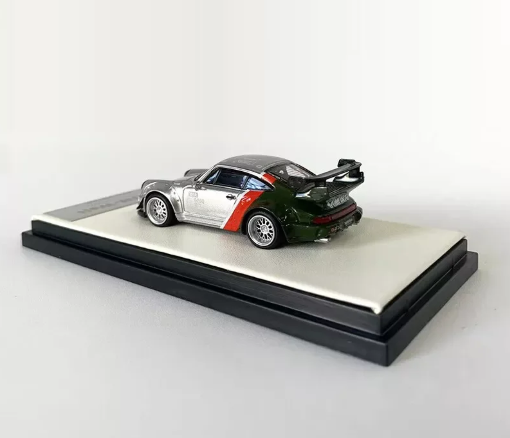 Mini Station Porsche RWB Cyberpunk Limited Edition Figürlü