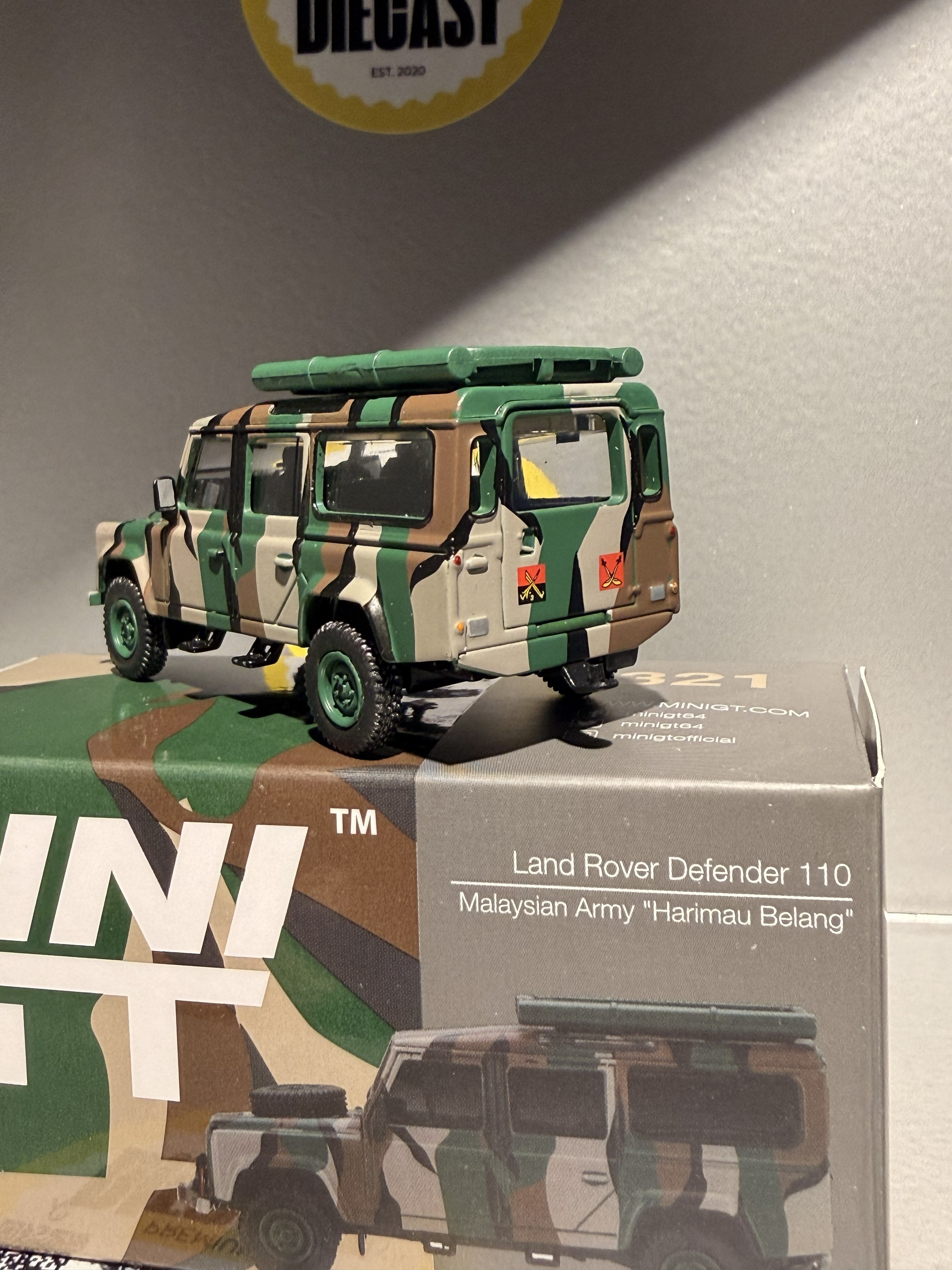 Outlet Mini GT Land Rover Defender 110 Malaysian Army #321