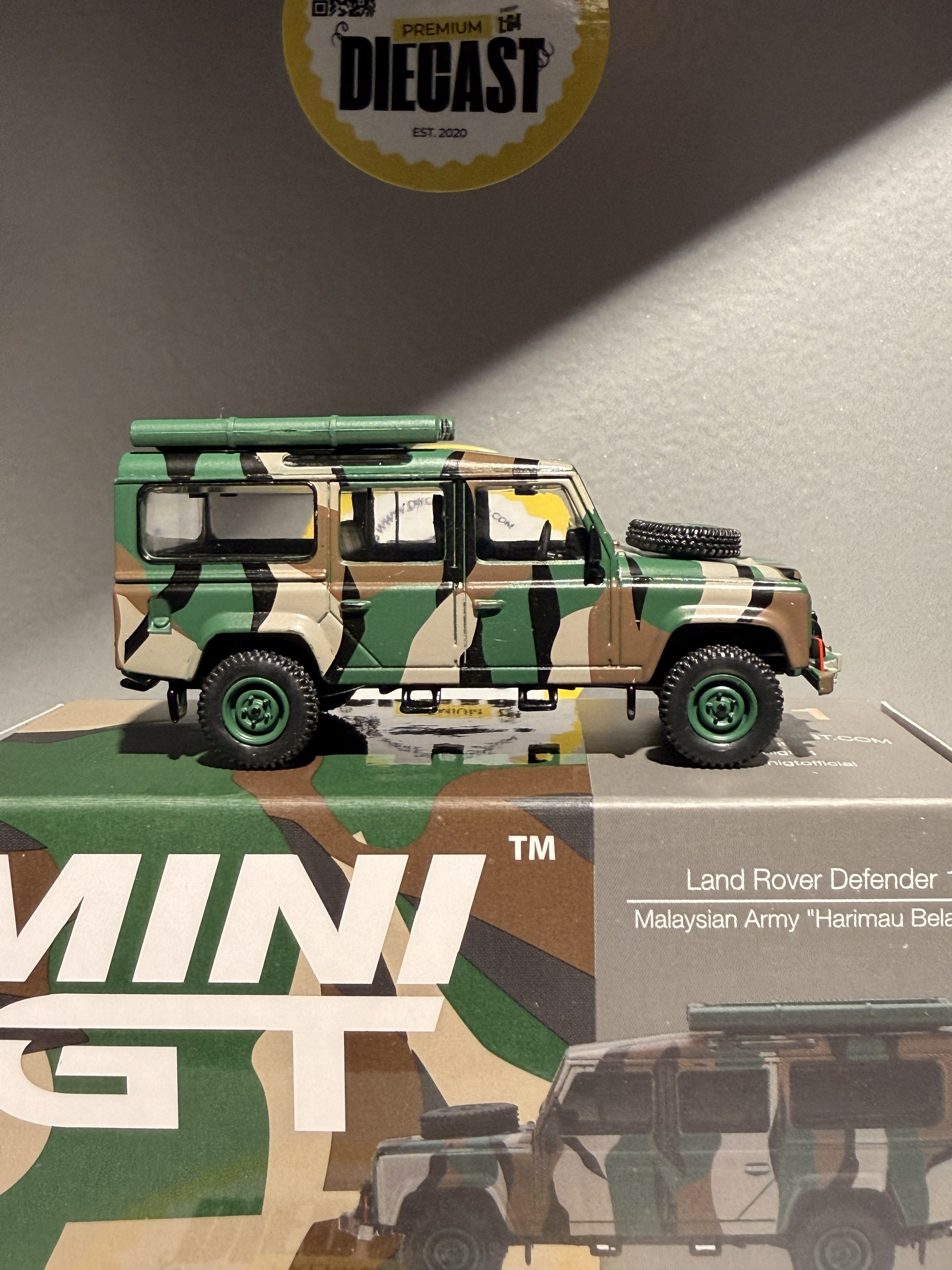 Outlet Mini GT Land Rover Defender 110 Malaysian Army #321