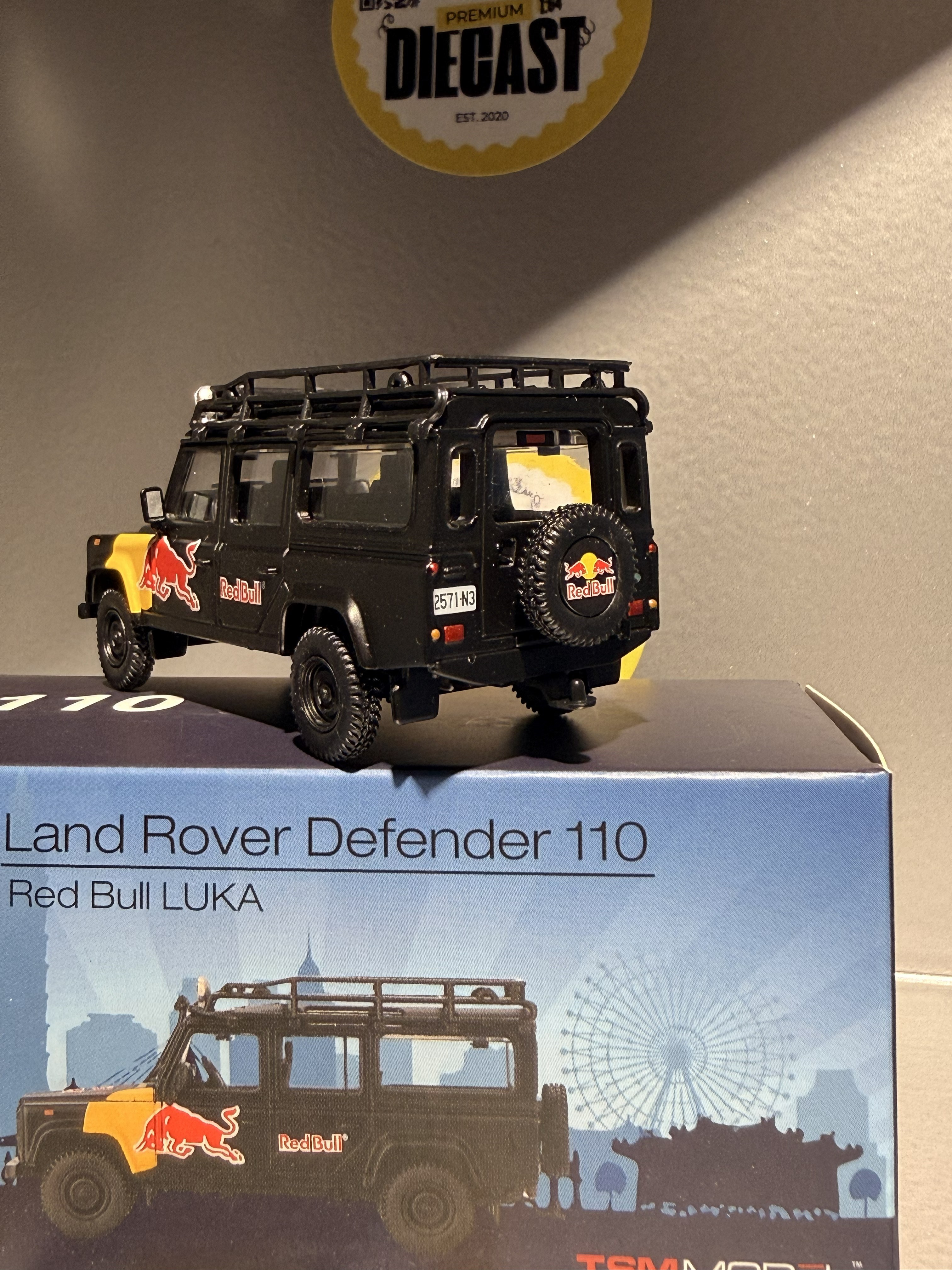 Outlet Mini GT Land Rover Defender 110 Red Bull Luka #110