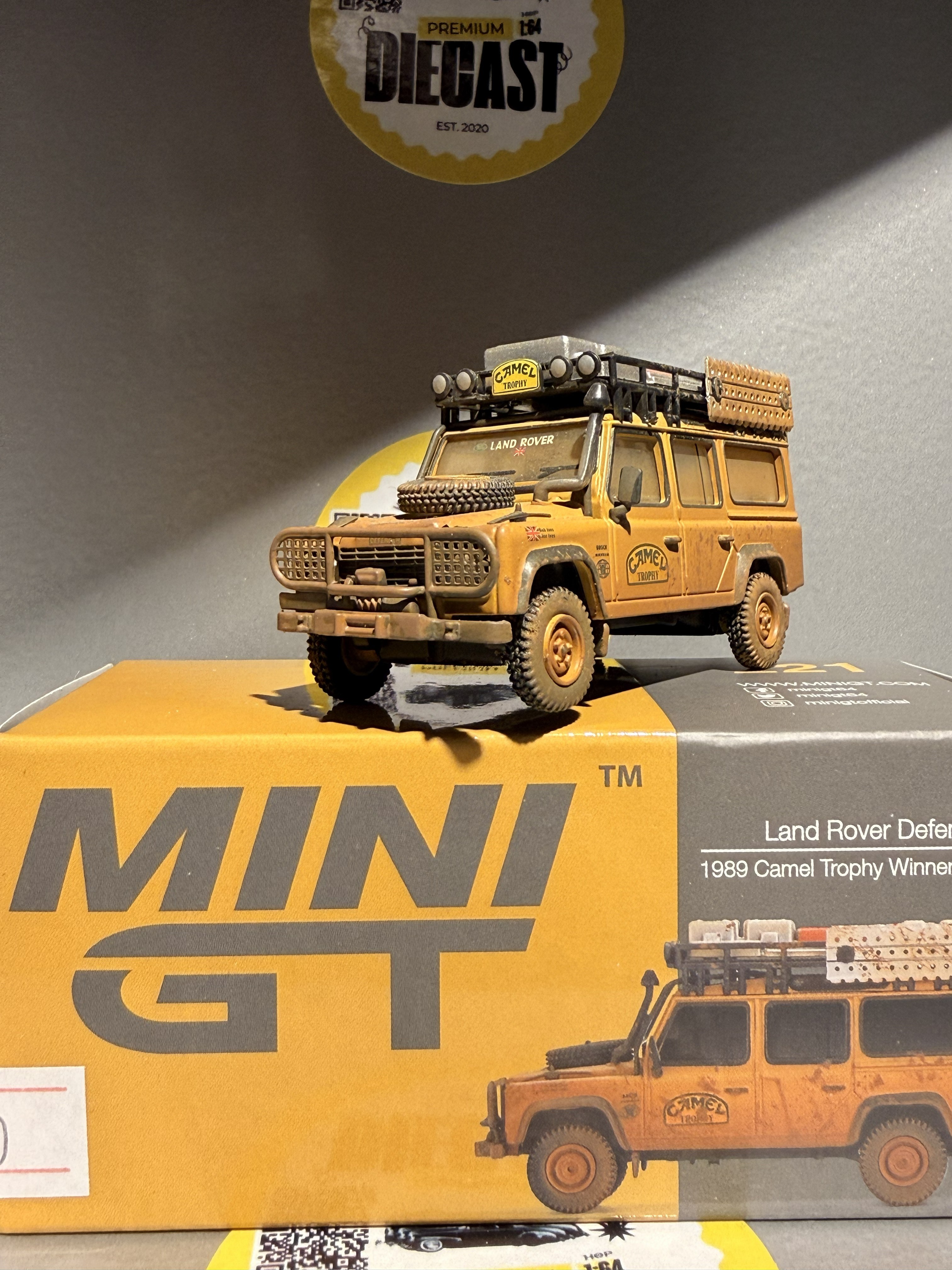 Outlet Mini GT Land Rover Defender 110 Camel Dust #221