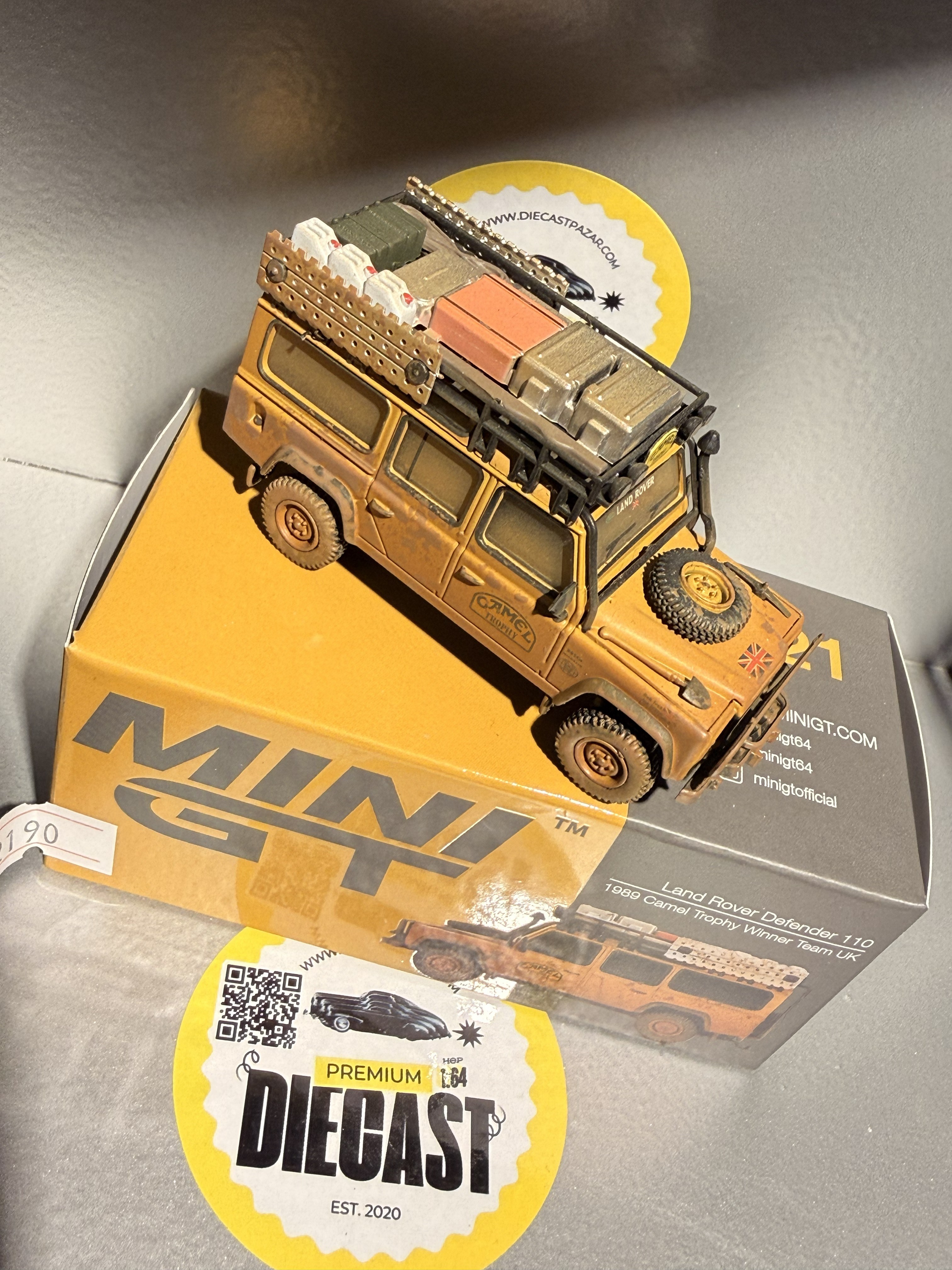 Outlet Mini GT Land Rover Defender 110 Camel Dust #221