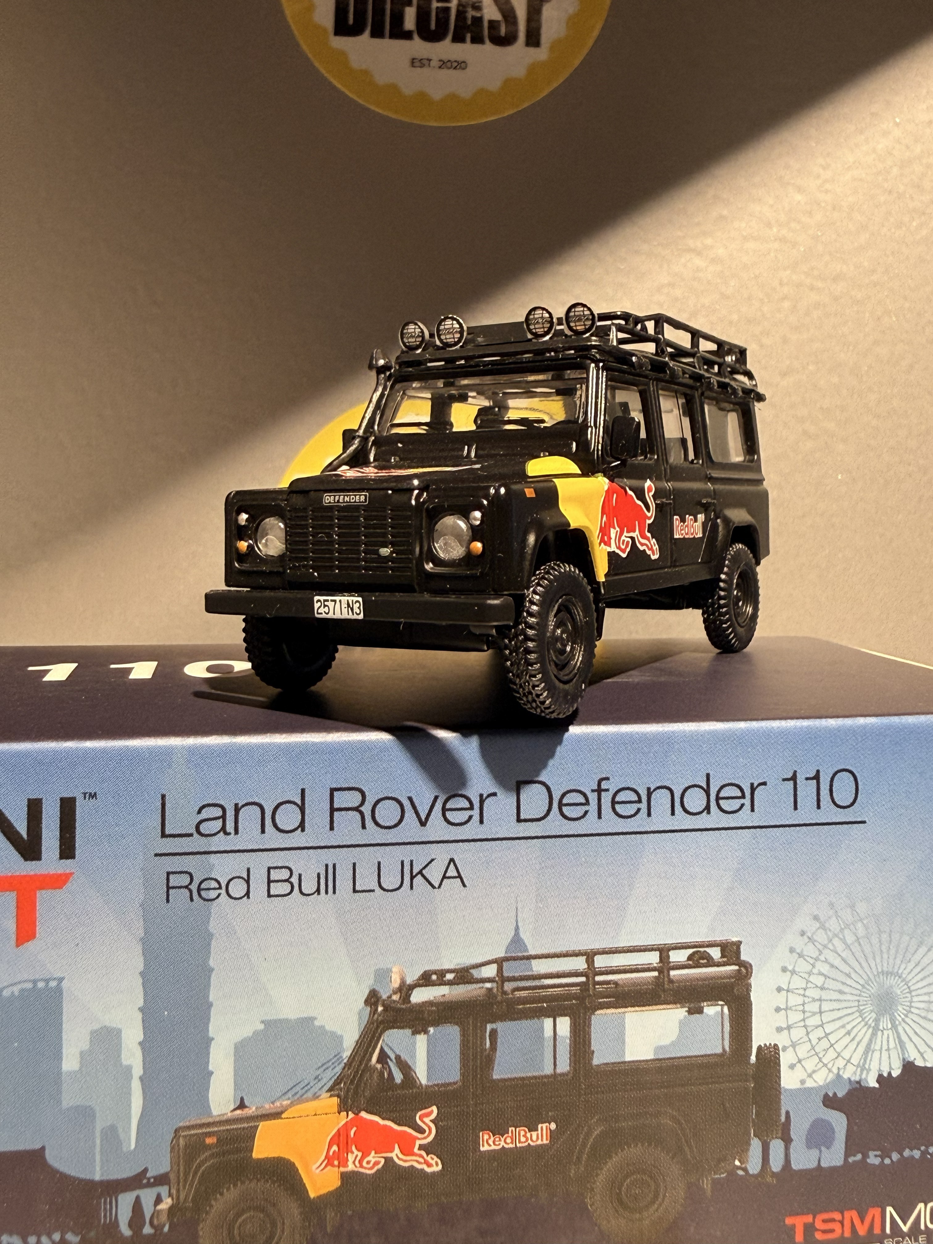 Outlet Mini GT Land Rover Defender 110 Red Bull Luka #110