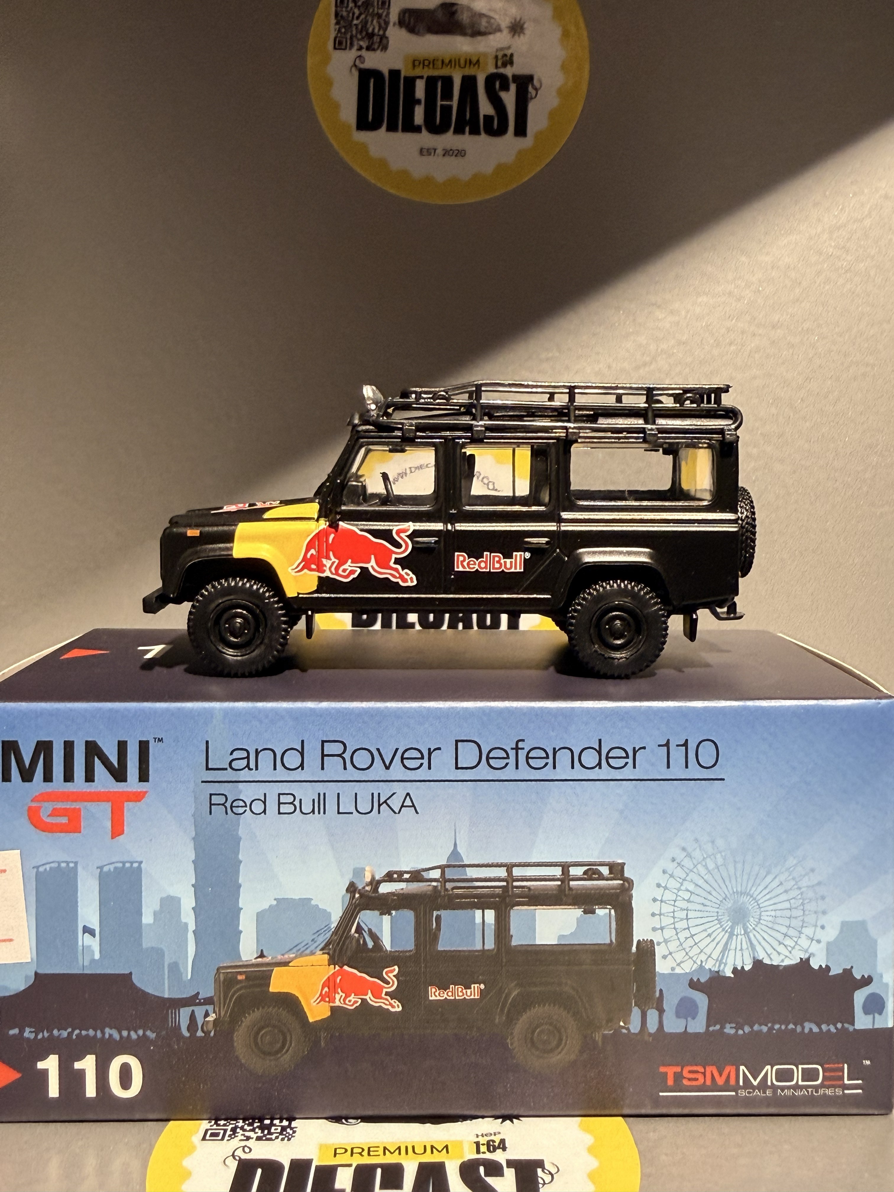 Outlet Mini GT Land Rover Defender 110 Red Bull Luka #110