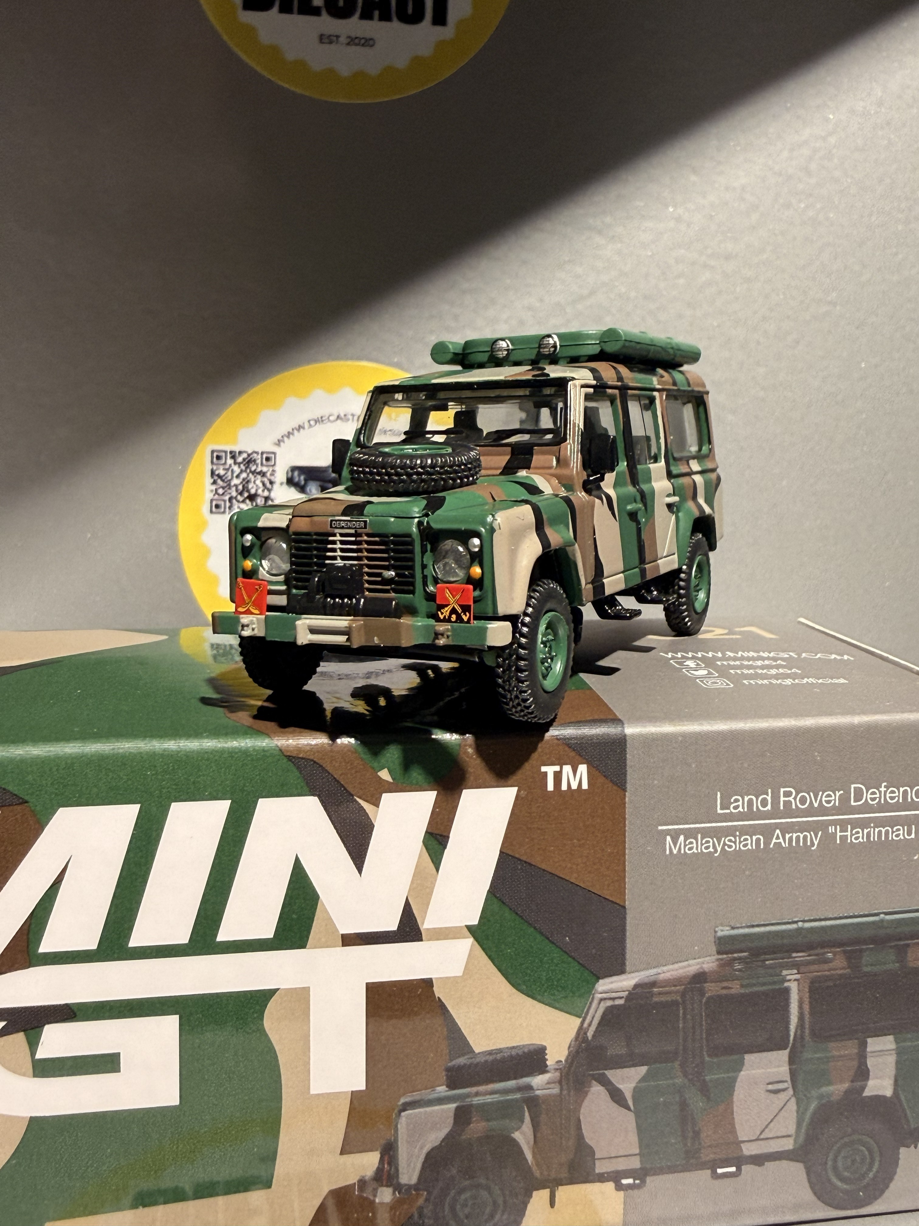 Outlet Mini GT Land Rover Defender 110 Malaysian Army #321