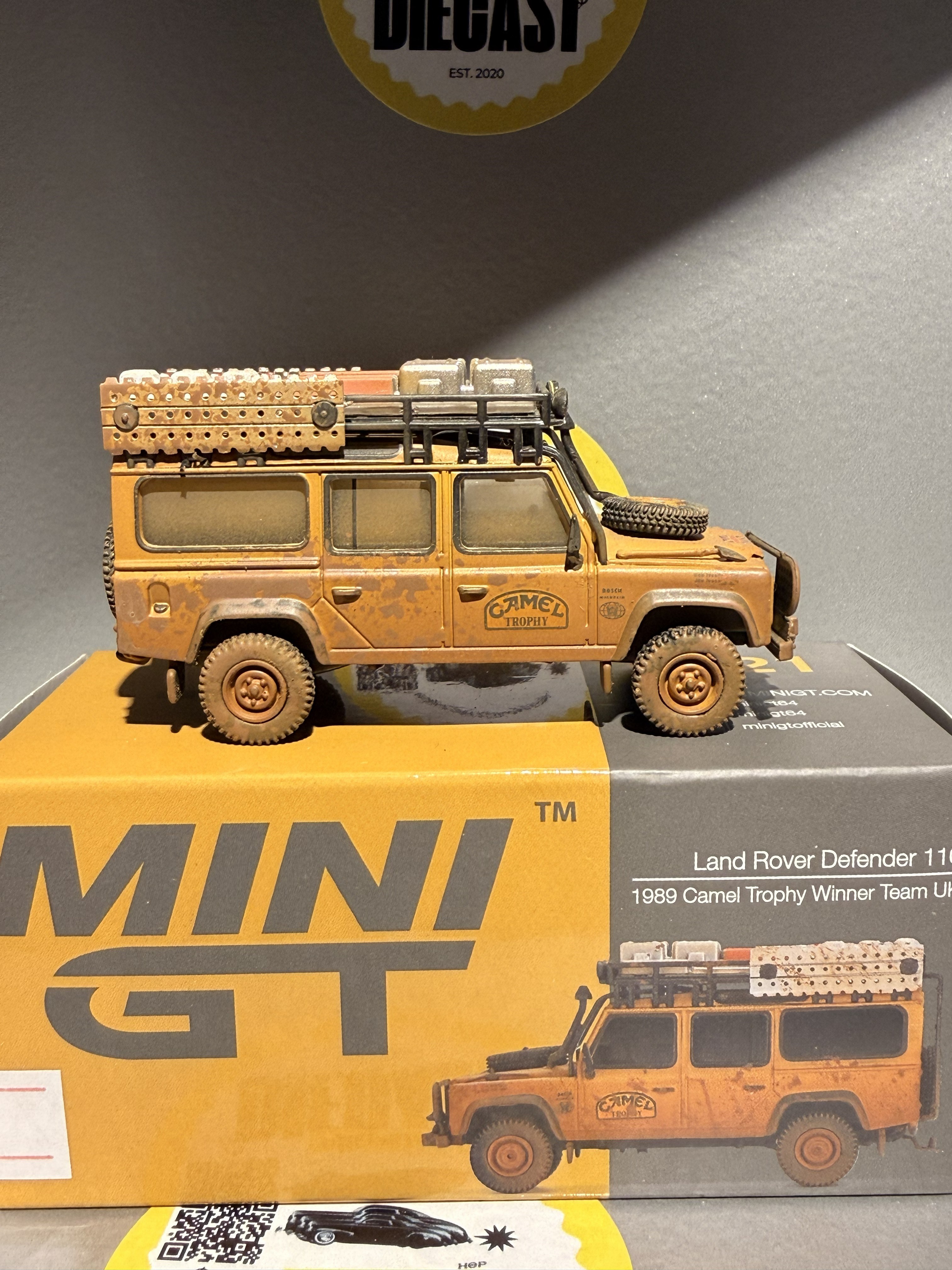 Outlet Mini GT Land Rover Defender 110 Camel Dust #221