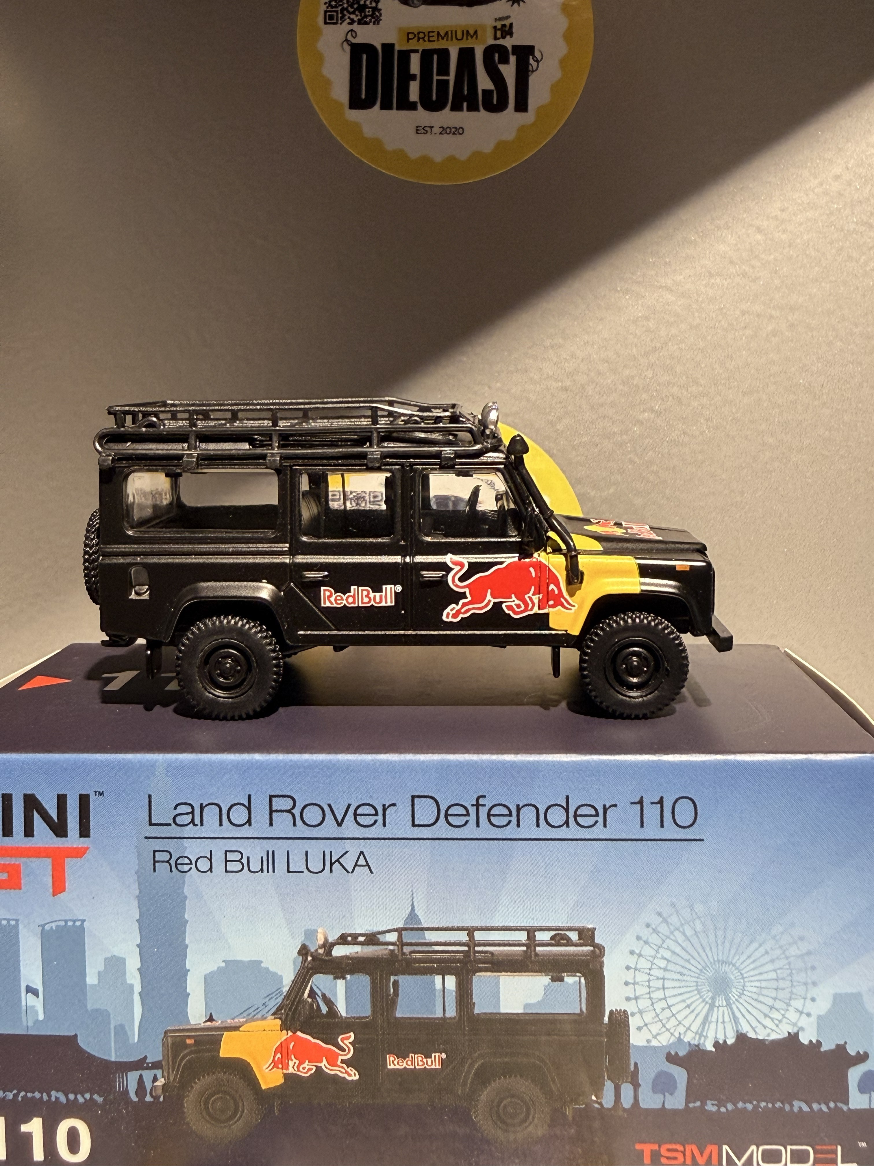 Outlet Mini GT Land Rover Defender 110 Red Bull Luka #110