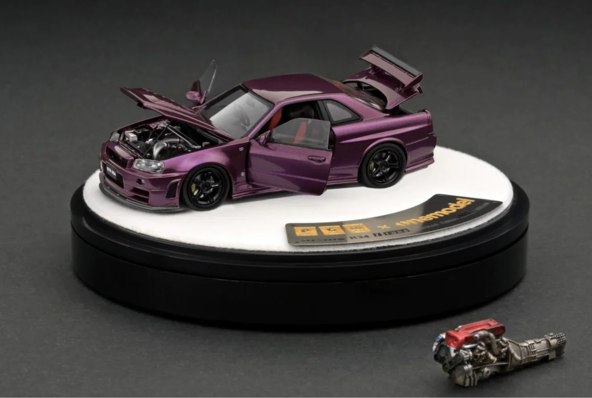 PGM Nissan Skyline R34 Purple + Motor Figür Jewel Box