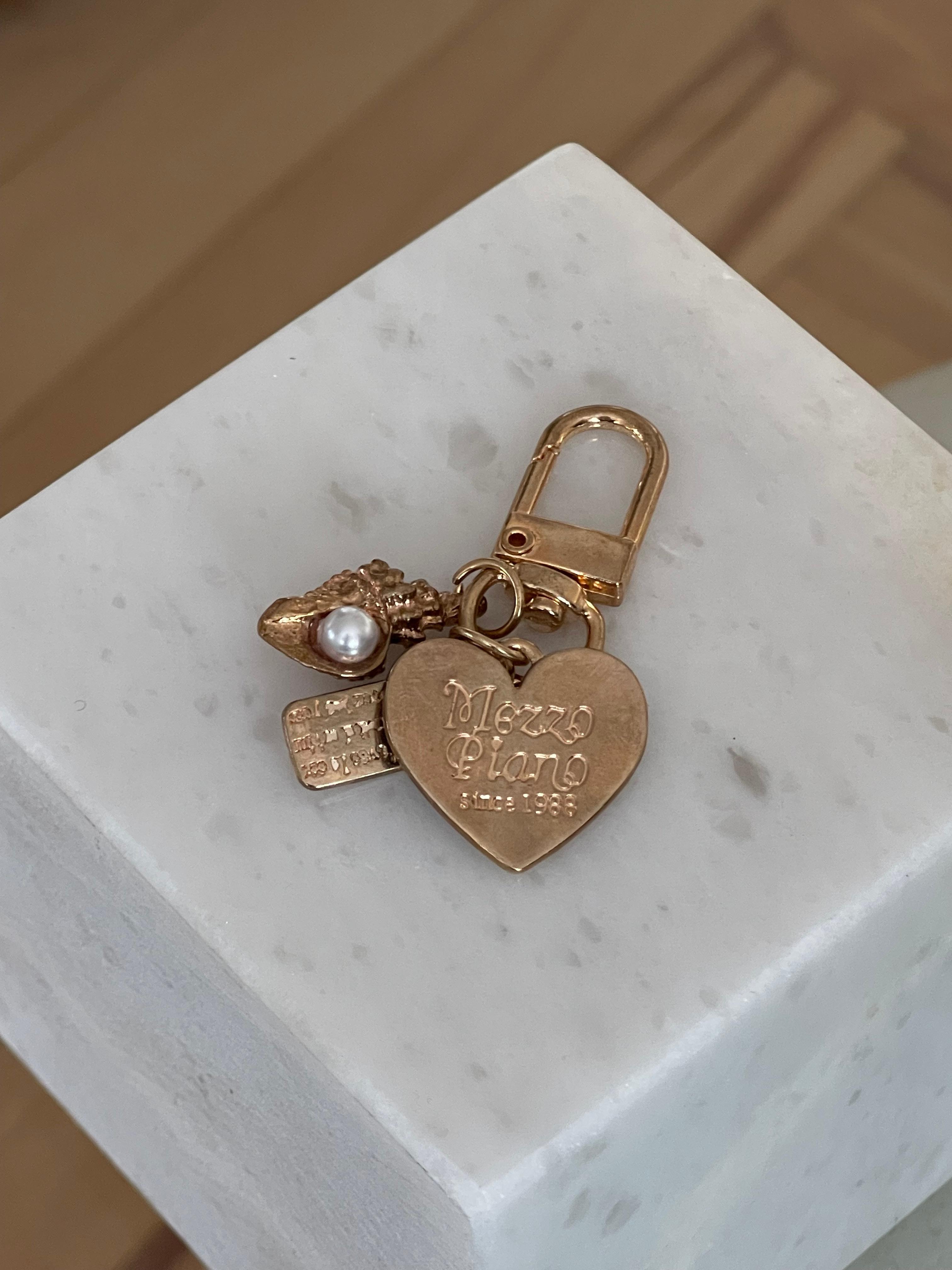 İstiridye Charm
