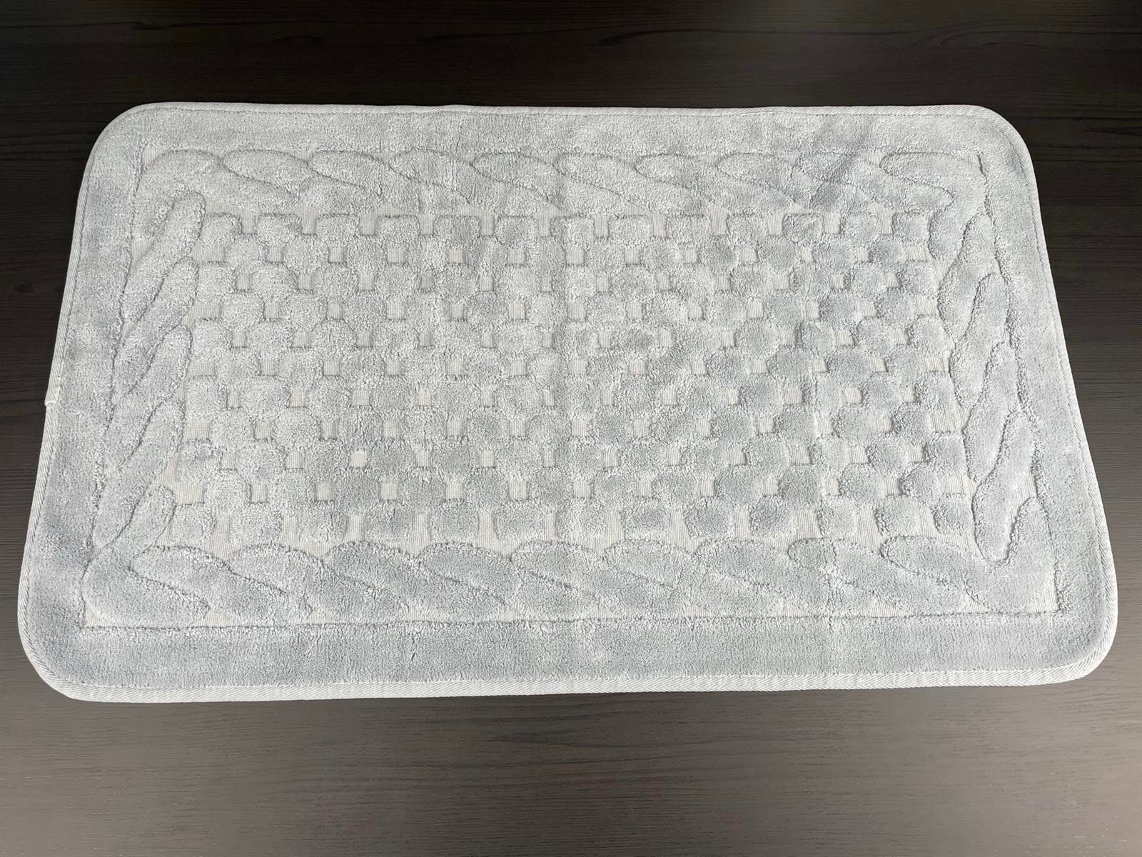 Netha Kaymaz Taban 2'li Pamuklu Banyo Paspası Gri Yıkanabilir Su Emici 60x100cm ve 50x60cm Krem Pamuklu Banyo Halısı