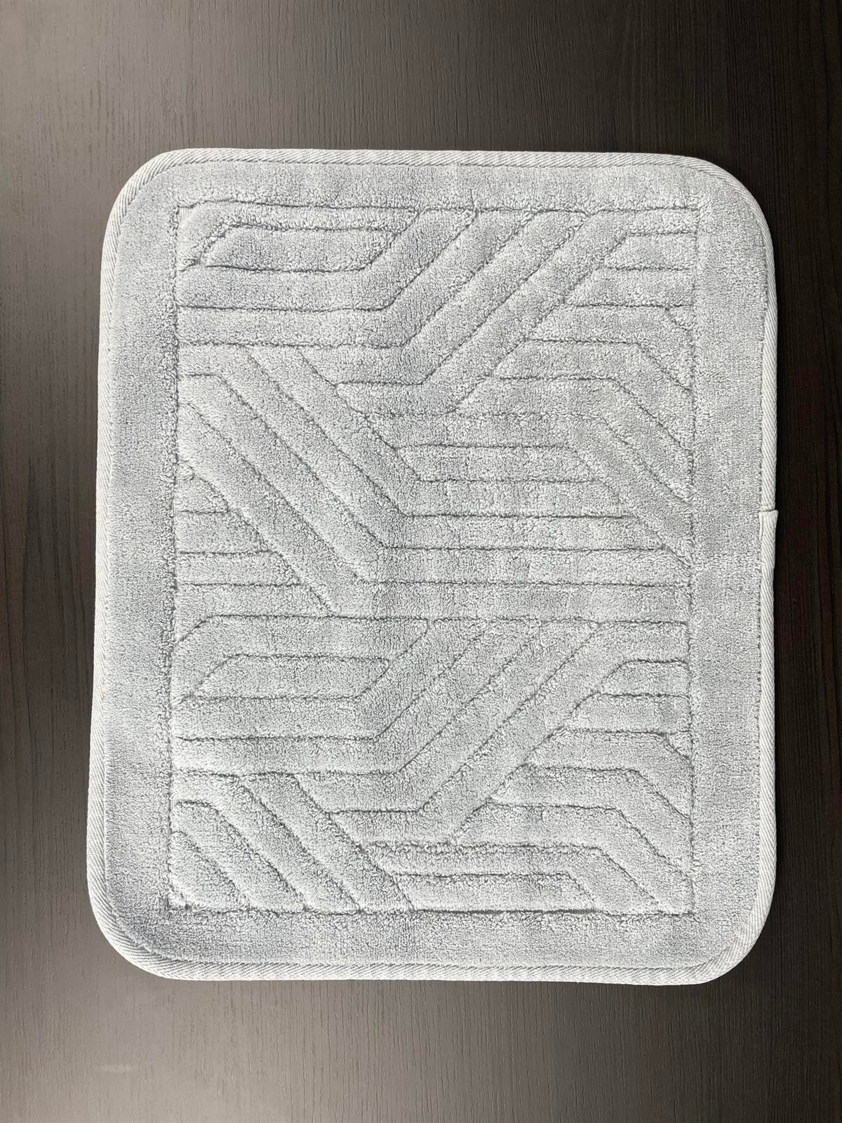 Tina Kaymaz Taban 2'li Pamuklu Banyo Paspası Gri Yıkanabilir Su Emici 60x100cm ve 50x60cm Gri Pamuklu Banyo Halısı
