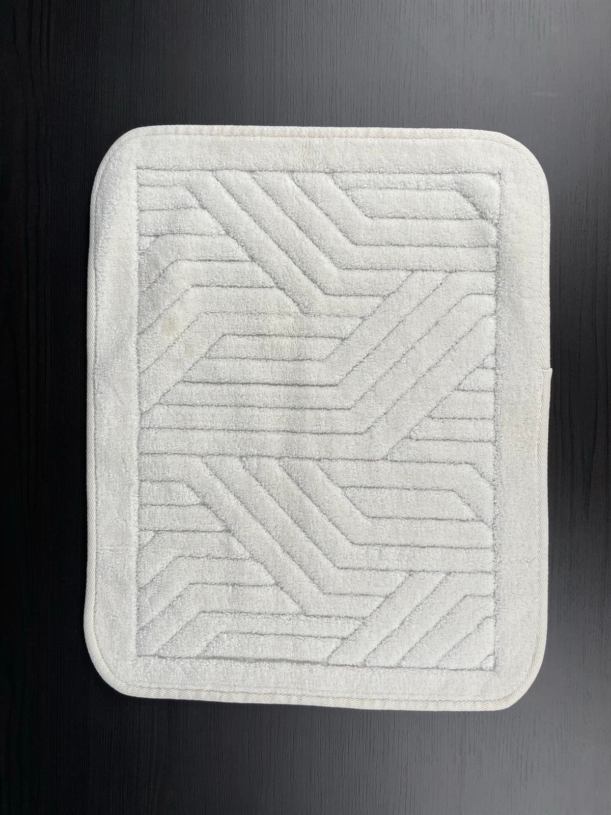 Tina Kaymaz Taban 2'li Pamuklu Banyo Paspası Krem Rengi Yıkanabilir Su Emici 60x100cm ve 50x60cm Krem Pamuklu Banyo Halısı