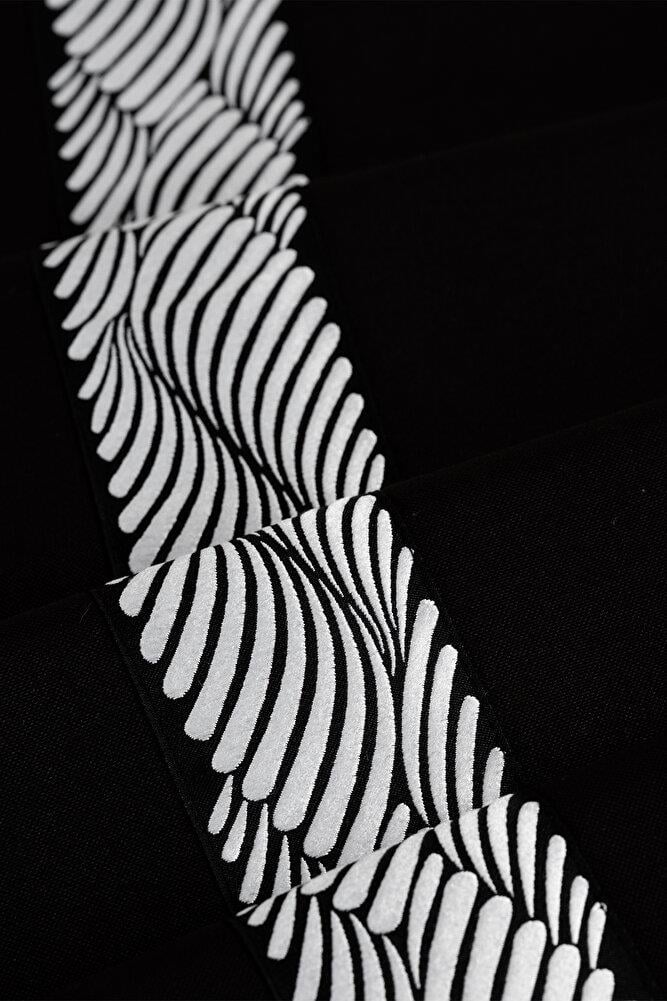 Alba Jakar Damla Desen Leke Tutmaz Jakarlı 160x220 Cm Lüks 8 Kişilik Masa Örtüsü SiyahSamimi bir yemek, aile içinde hoş bir akşam masanıza uyacak masa örtüleri ve runner'lar