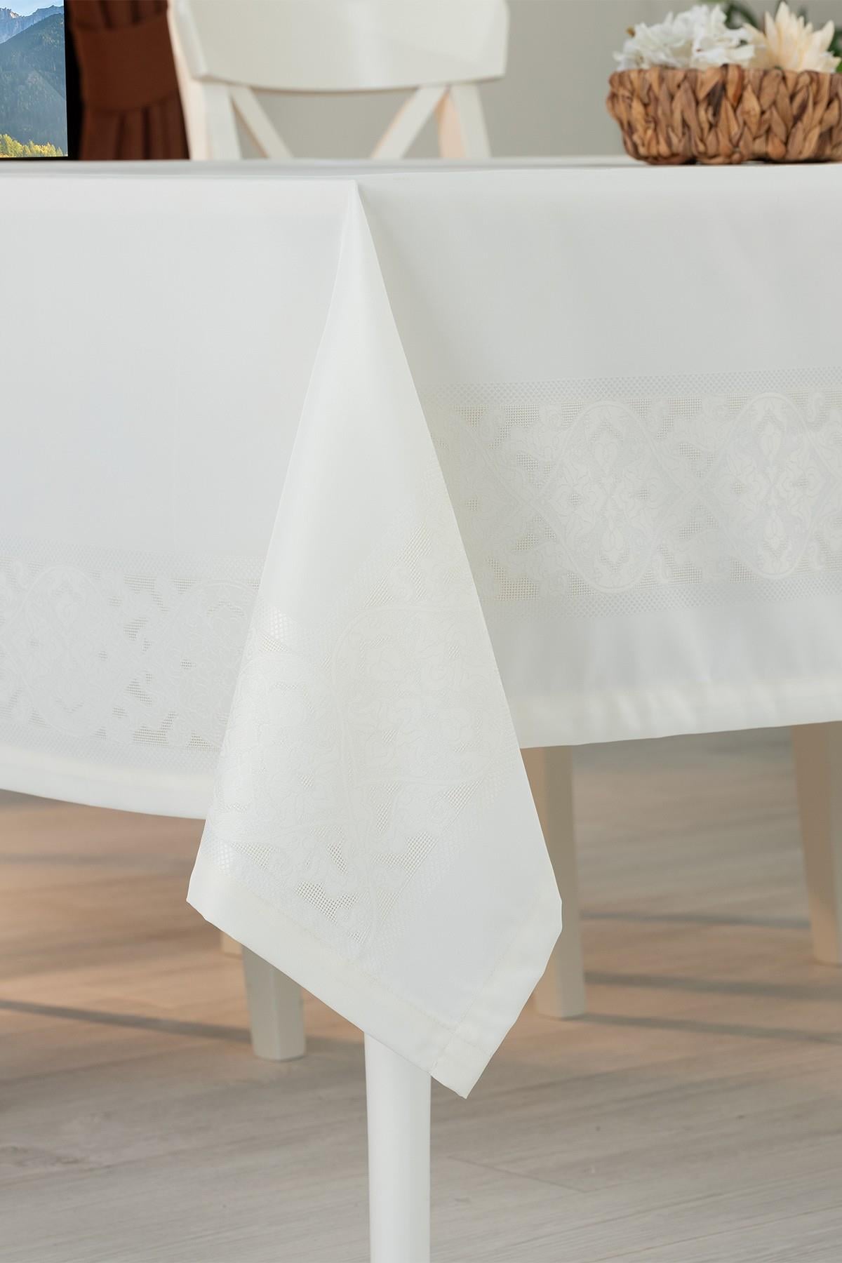 Pano Jumbo Masa Örtüsü Leke Tutmaz Polyester Jakarlı Pano 8 Kişilik Lüks Krem 150 x 220 cm Masa ÖrtüsüSamimi bir yemek, aile içinde hoş bir akşam masanıza uyacak masa örtüleri ve runner'lar