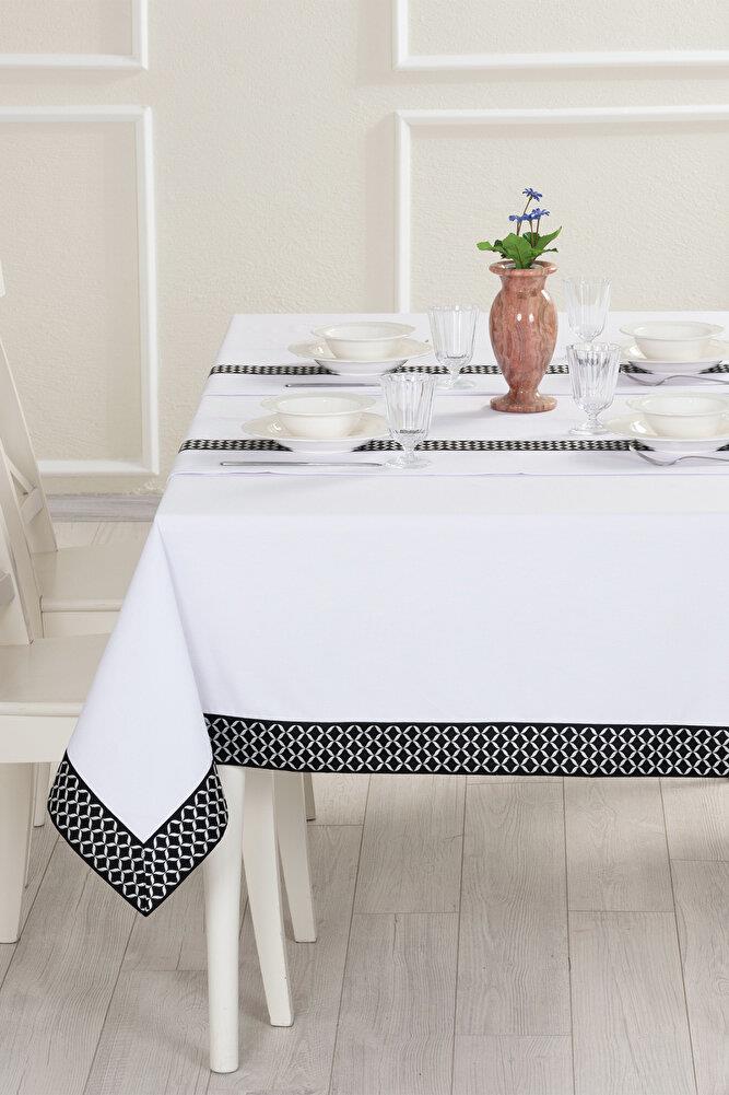 Alba Jakar Çember Desen Runnerlı Set Leke Tutmaz 160x220 Cm Lüks Masa Örtüsü 2 Runnerlı Set BeyazSamimi bir yemek, aile içinde hoş bir akşam masanıza uyacak masa örtüleri ve runner'lar