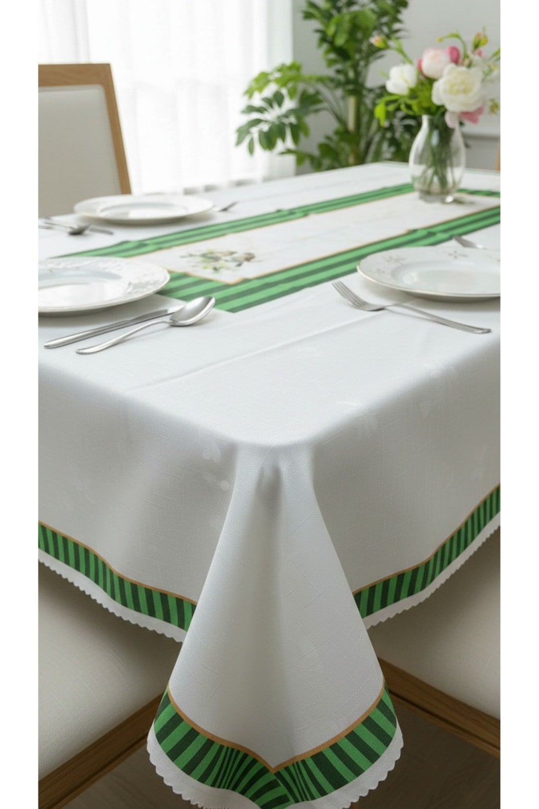 Yeşil Kuş Desenli Masaörtüsü 140x180cmSamimi bir yemek, aile içinde hoş bir akşam masanıza uyacak masa örtüleri ve runner'lar