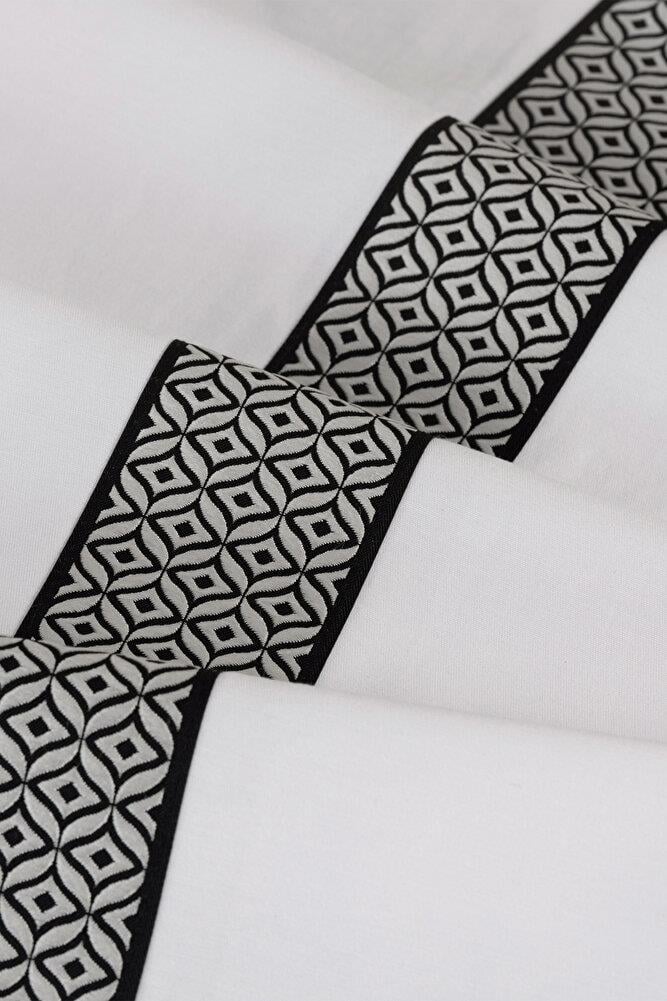 Alba Jakar Nokta Desen Leke Tutmaz Jakarlı 160x220 Cm Lüks 8 Kişilik Masa Örtüsü BeyazSamimi bir yemek, aile içinde hoş bir akşam masanıza uyacak masa örtüleri ve runner'lar