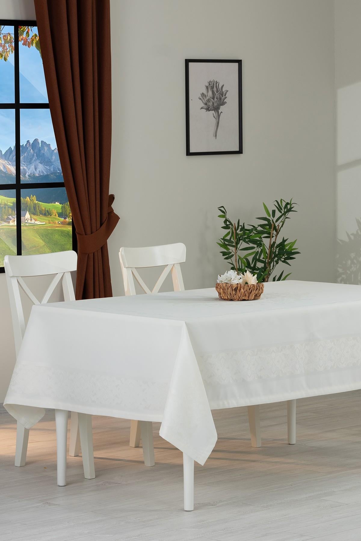 Pano Jumbo Masa Örtüsü Leke Tutmaz Polyester Jakarlı Pano 8 Kişilik Lüks Krem 150 x 220 cm Masa ÖrtüsüSamimi bir yemek, aile içinde hoş bir akşam masanıza uyacak masa örtüleri ve runner'lar