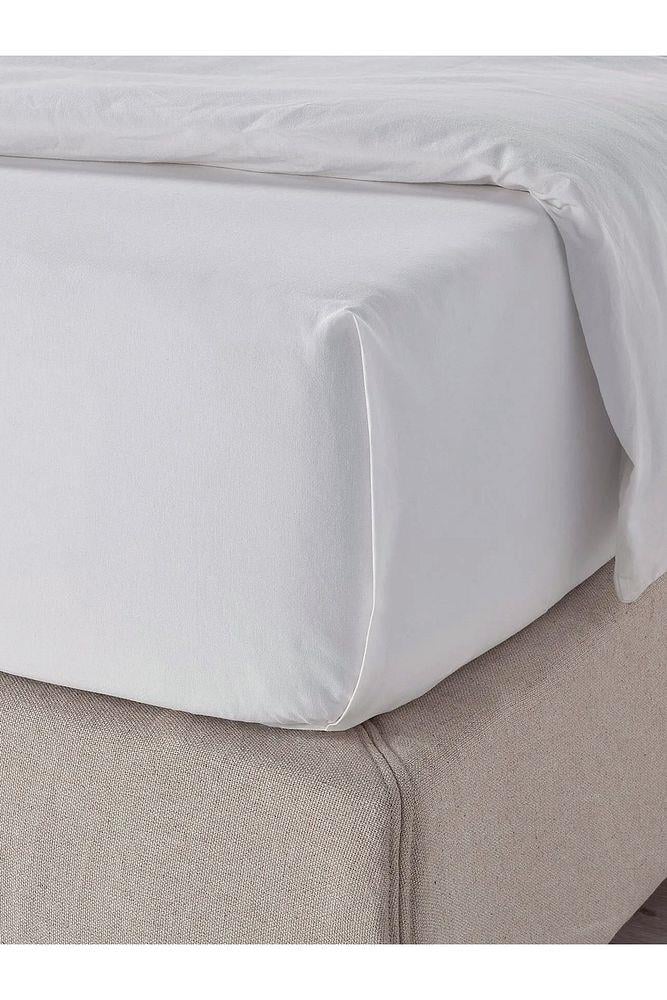Güpür Detaylı Çift Kişilik Beyaz Çarşaf 2 Yastık Kılıfı 240x260cmSamimi bir yemek, aile içinde hoş bir akşam masanıza uyacak masa örtüleri ve runner'lar