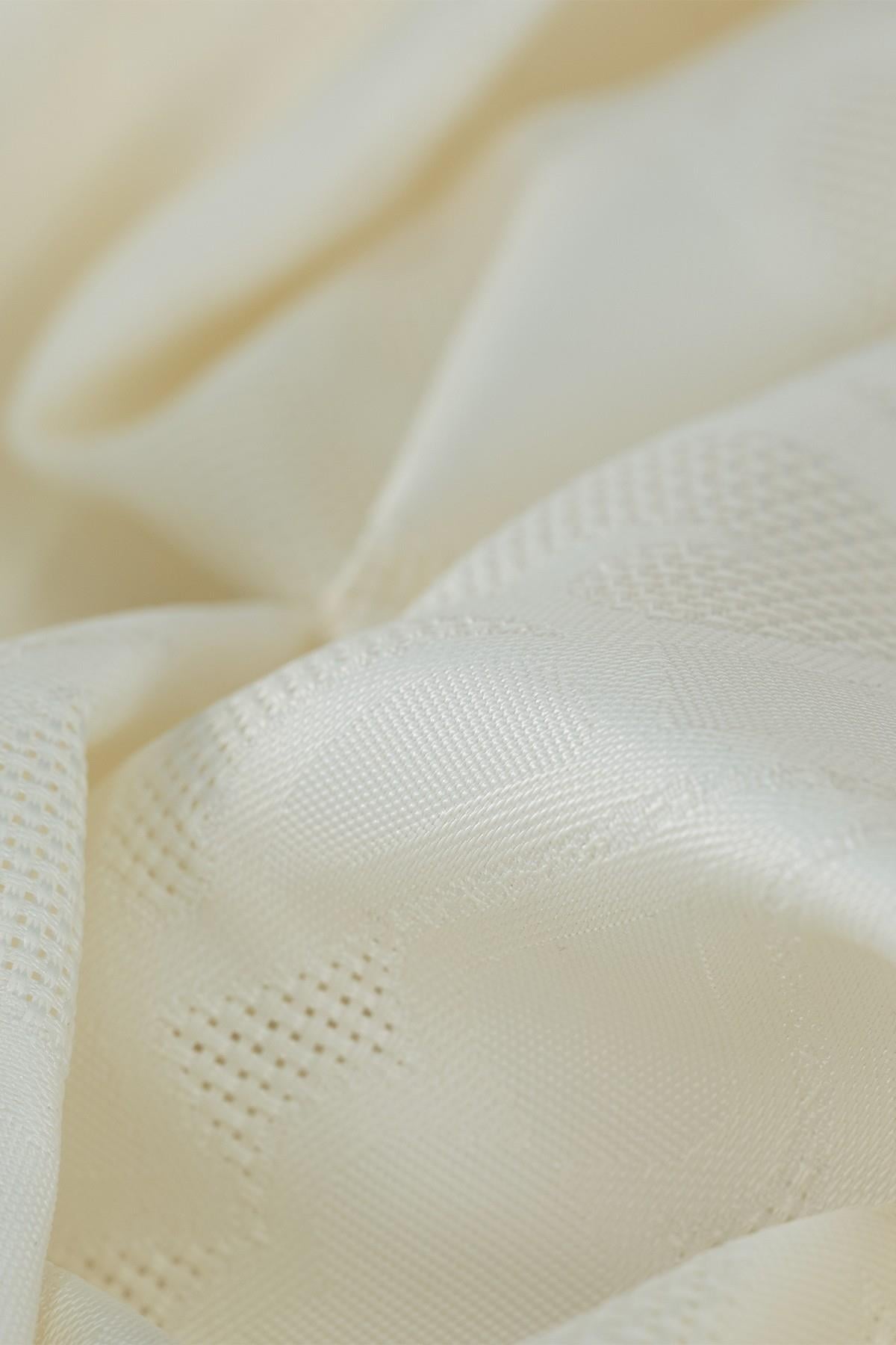 Pano Jumbo Masa Örtüsü Leke Tutmaz Polyester Jakarlı Pano 8 Kişilik Lüks Krem 150 x 220 cm Masa ÖrtüsüSamimi bir yemek, aile içinde hoş bir akşam masanıza uyacak masa örtüleri ve runner'lar