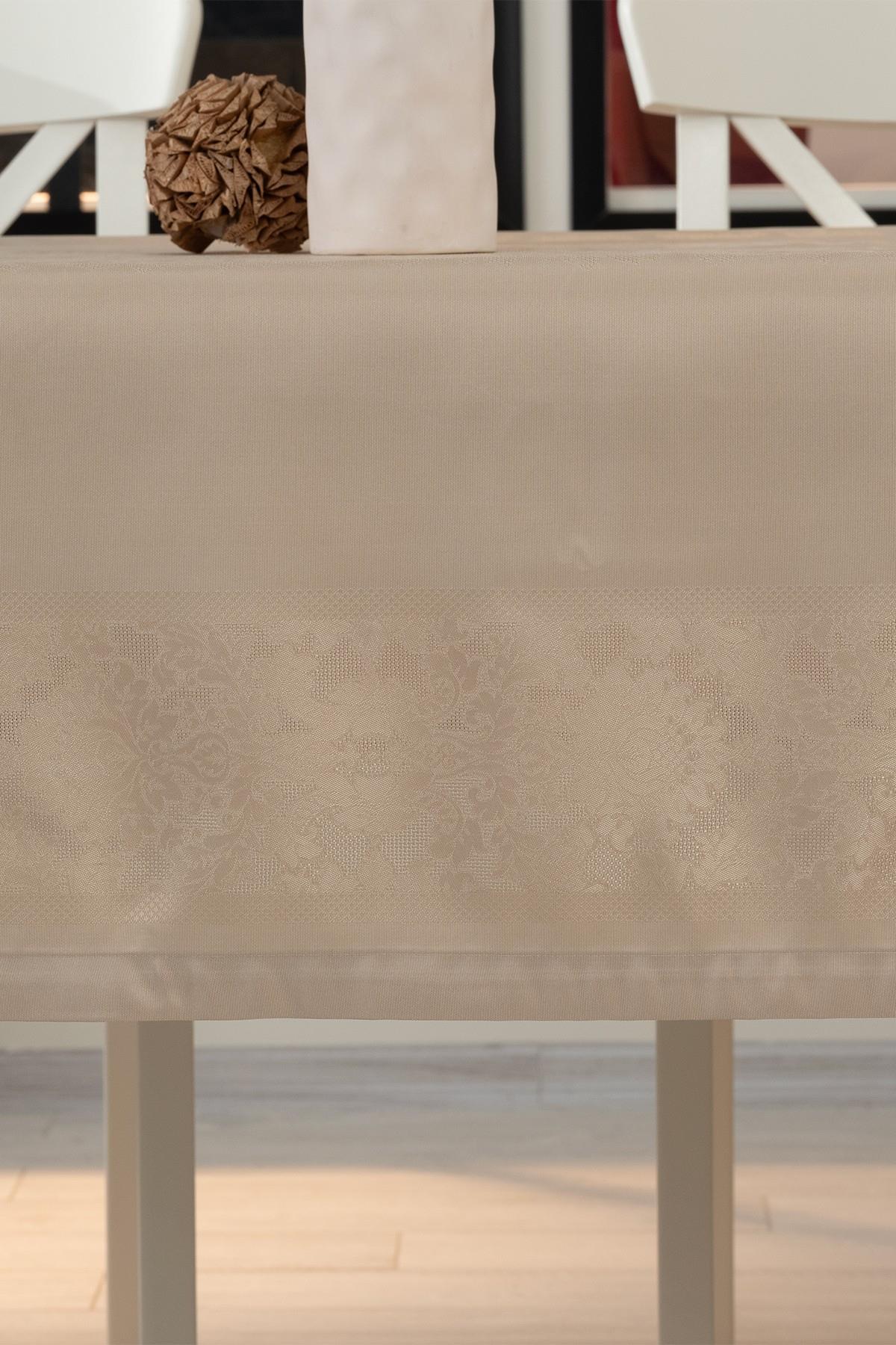 Pano Jumbo Masa Örtüsü Leke Tutmaz Polyester Jakarlı Pano 8 Kişilik Lüks Bej 150 x 220 cm Masa ÖrtüsüSamimi bir yemek, aile içinde hoş bir akşam masanıza uyacak masa örtüleri ve runner'lar