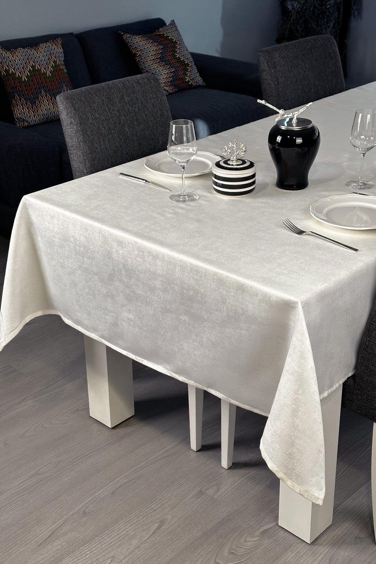 Paries 150x220 cm Dertsiz Leke Tutmaz Şık Masa ÖrtüsüSamimi bir yemek, aile içinde hoş bir akşam masanıza uyacak masa örtüleri ve runner'lar