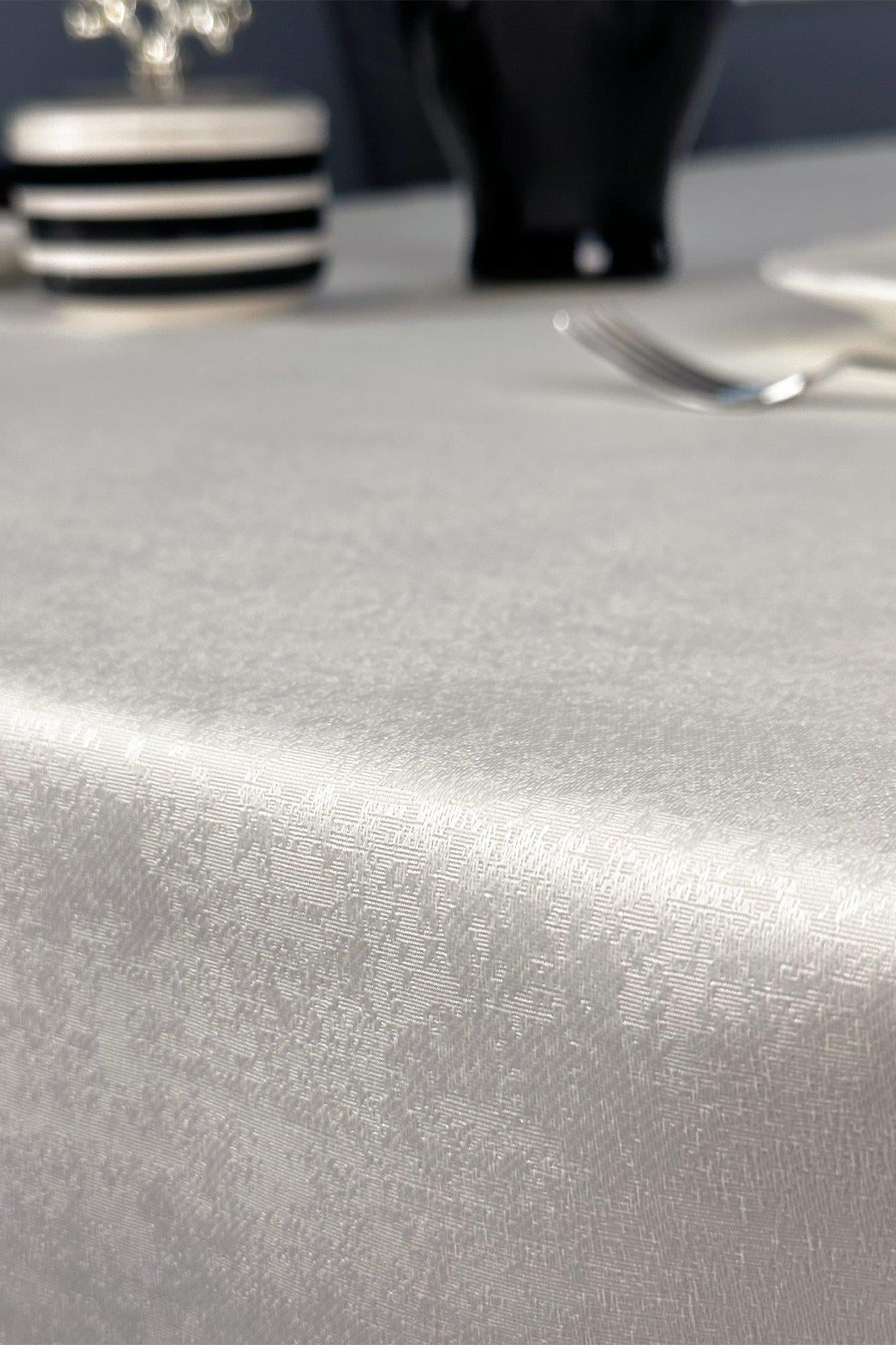 Paries 150x220 cm Dertsiz Leke Tutmaz Şık Masa ÖrtüsüSamimi bir yemek, aile içinde hoş bir akşam masanıza uyacak masa örtüleri ve runner'lar